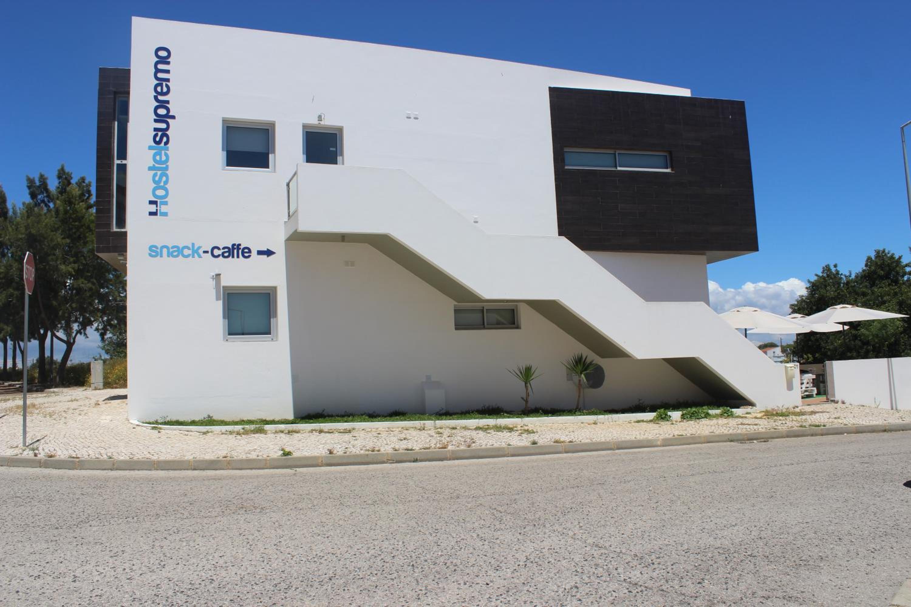 Hotel Hostel Supremo - Image 1