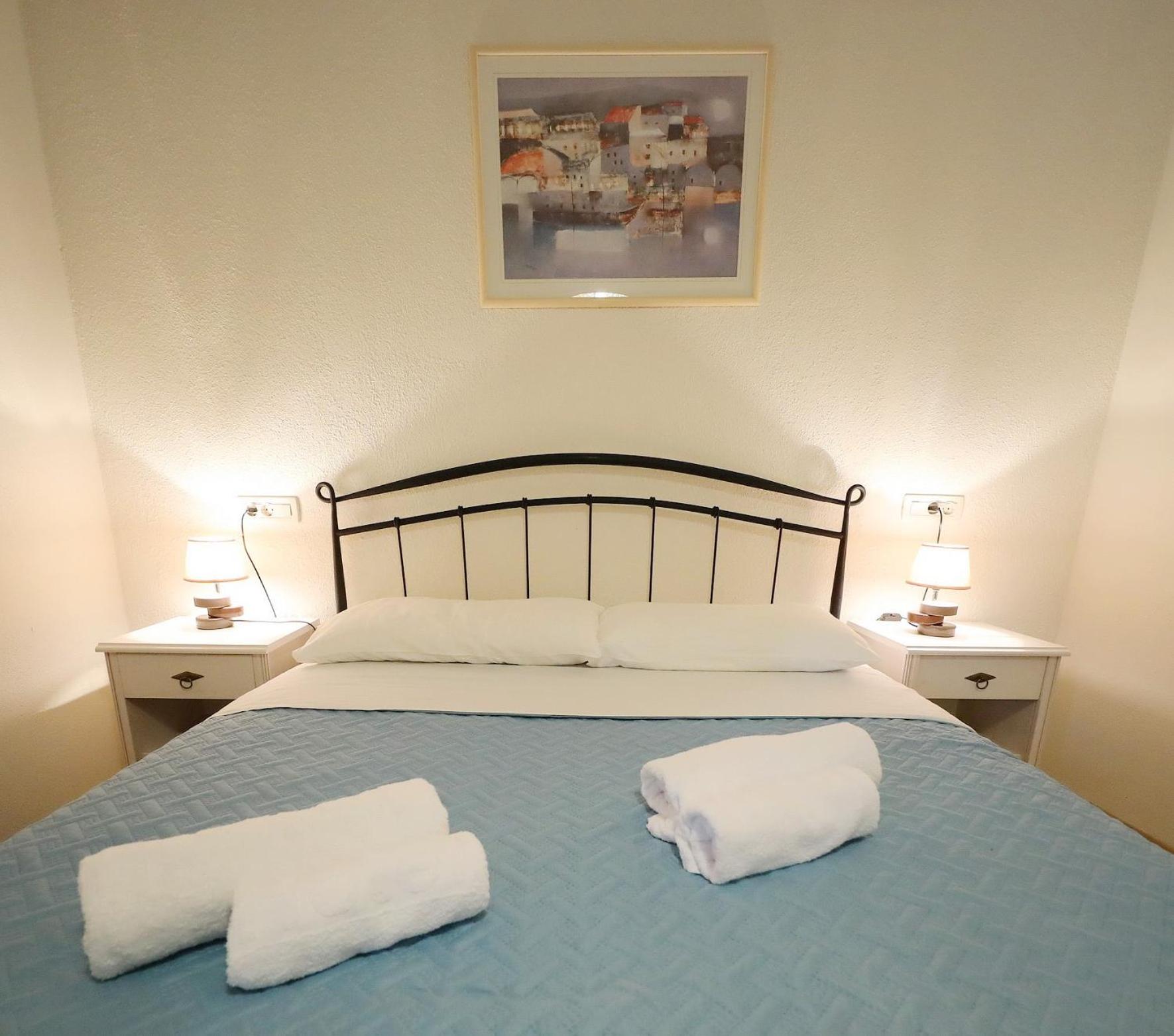 Primrose 1 bed-No Pets-Lily view 5