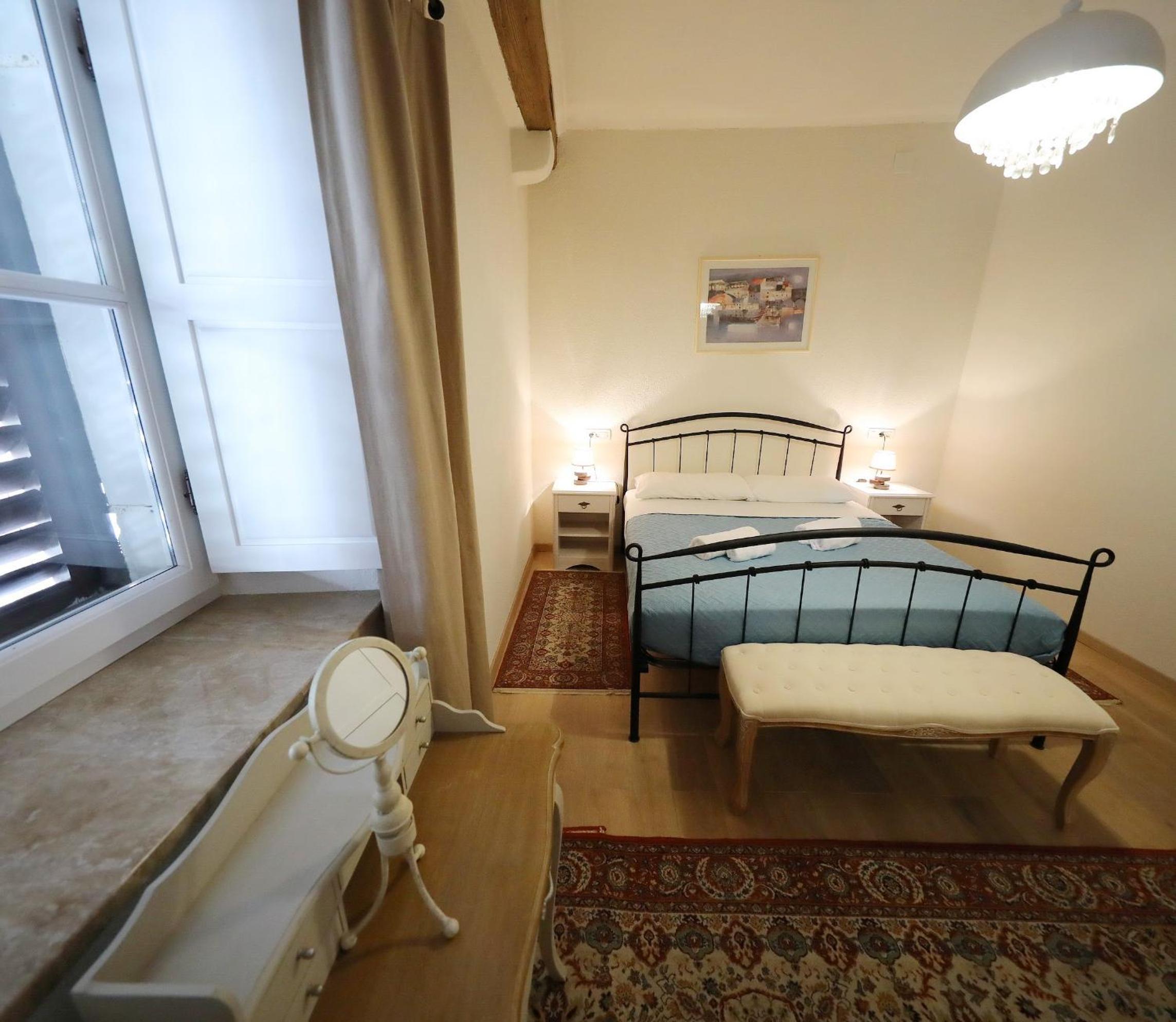 Primrose 1 bed-No Pets-Lily view 2
