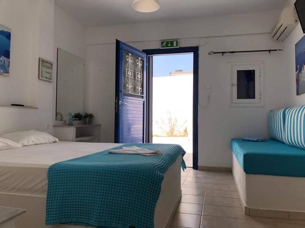 Marina's Studios Serifos view 2