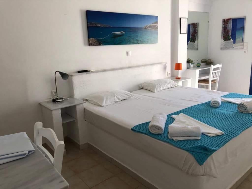 Marina's Studios Serifos view 4