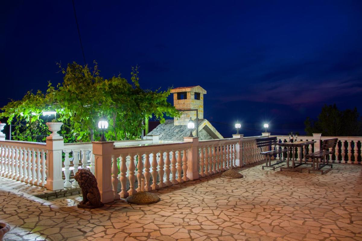 Photo 48