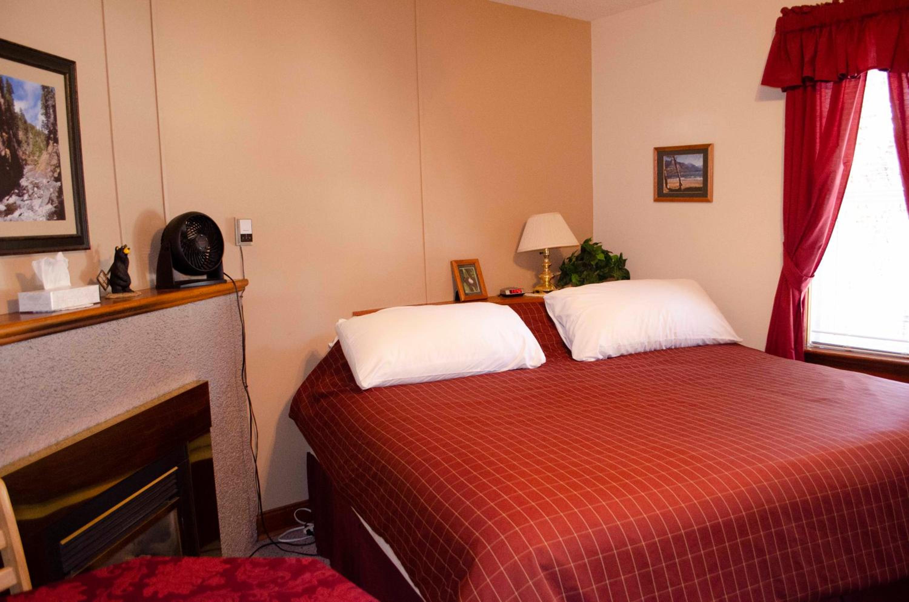 Crandell Mountain Lodge