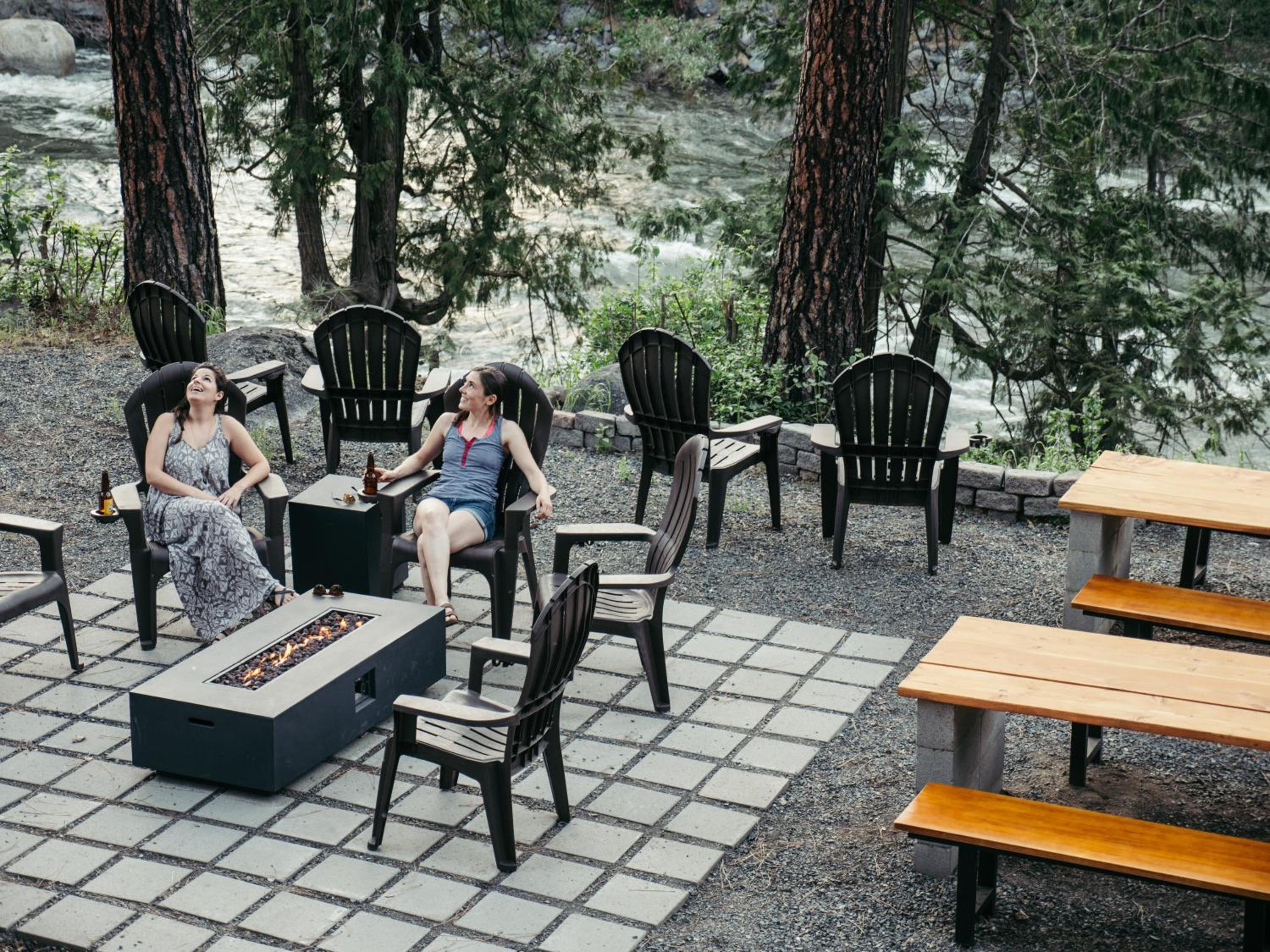 LOGE Leavenworth Riverside