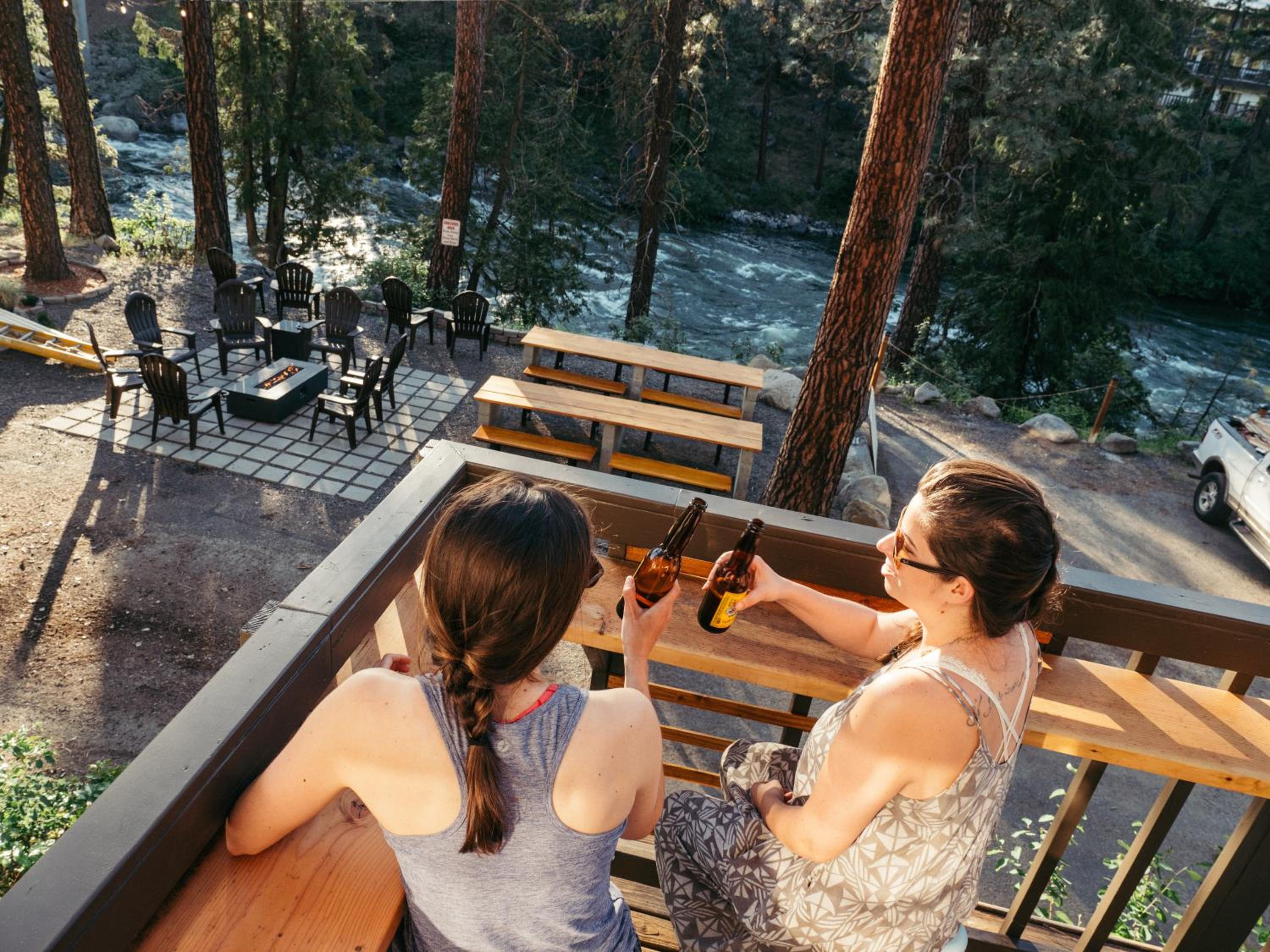 LOGE Leavenworth Riverside