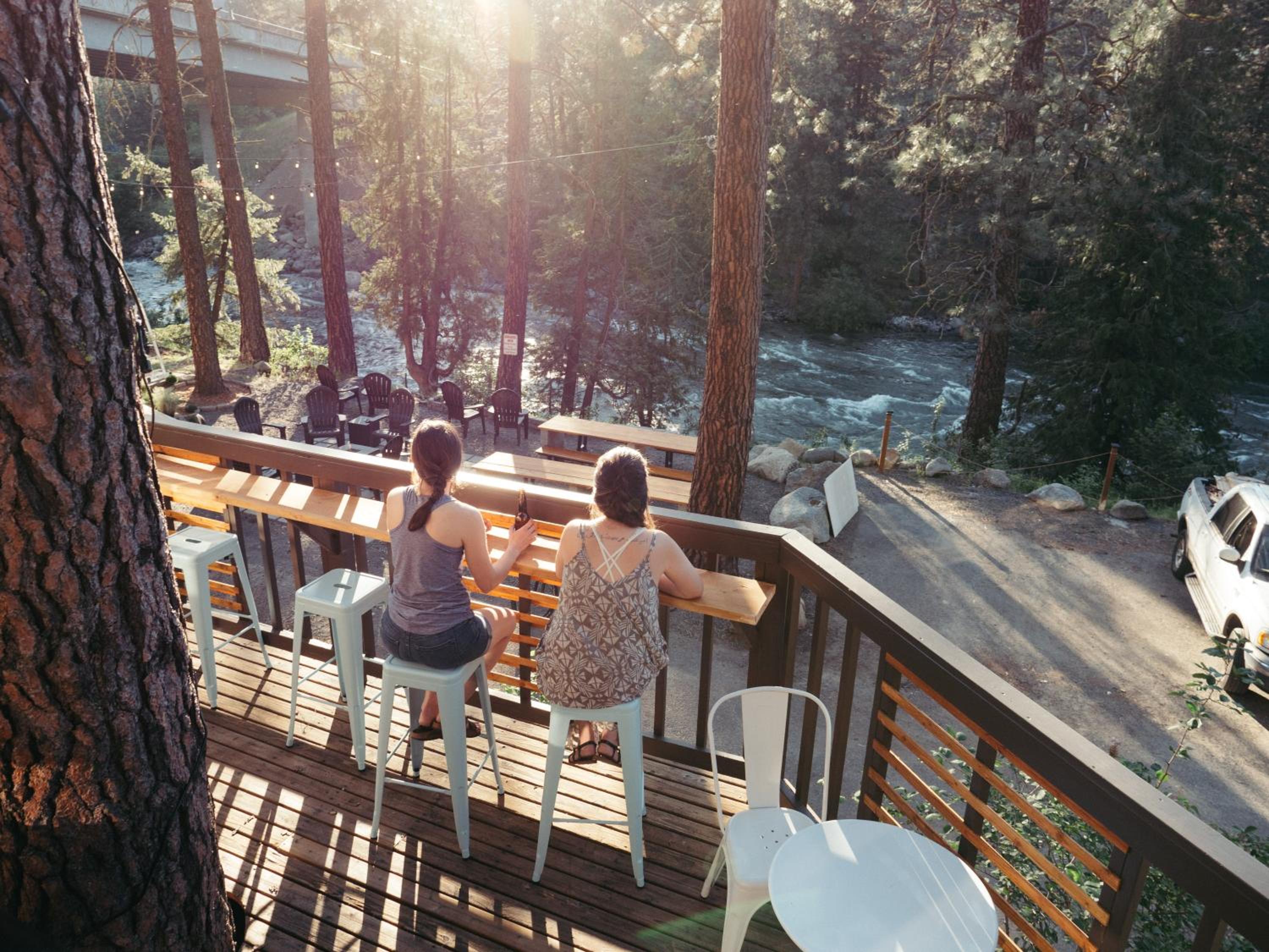 LOGE Leavenworth Riverside