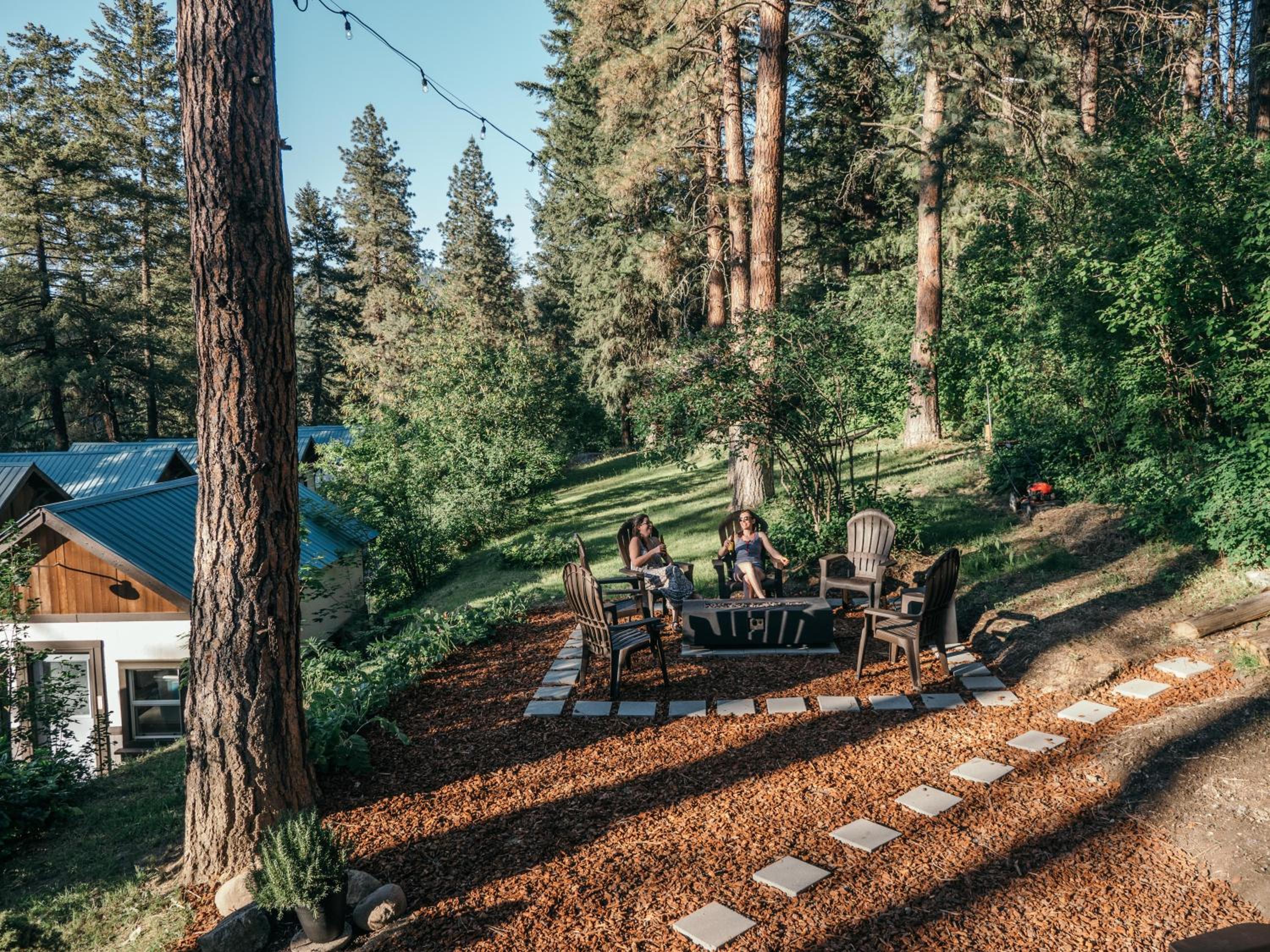 LOGE Leavenworth Riverside