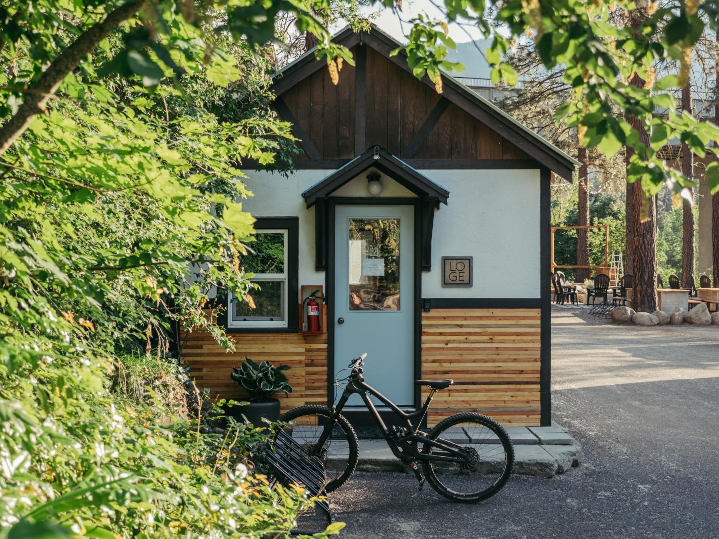 LOGE Leavenworth Riverside