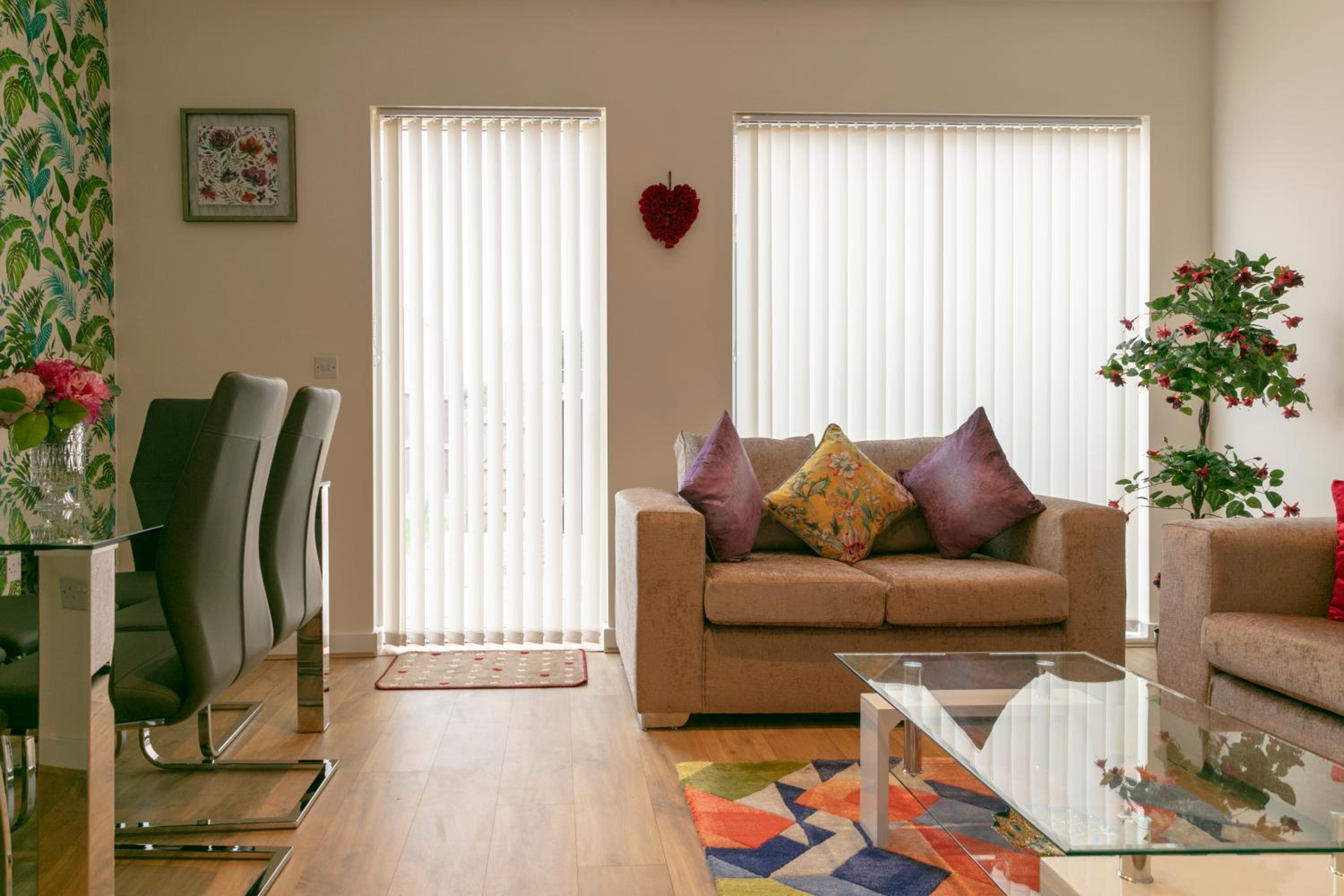 Modern & Exquisite Trumpington Townhouse with Parking & 5 mins to Papworth hospital