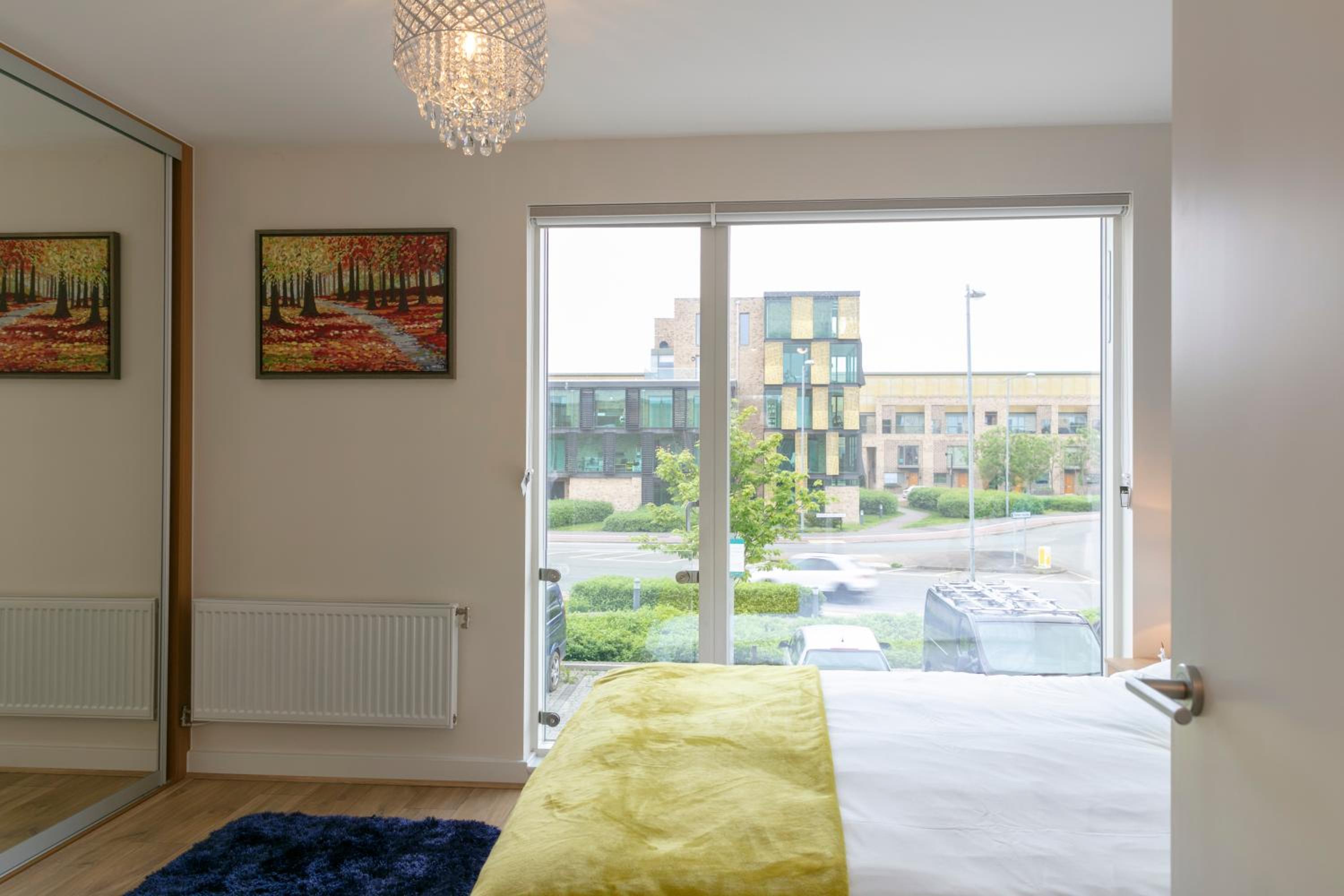 Modern & Exquisite Trumpington Townhouse with Parking & 5 mins to Papworth hospital