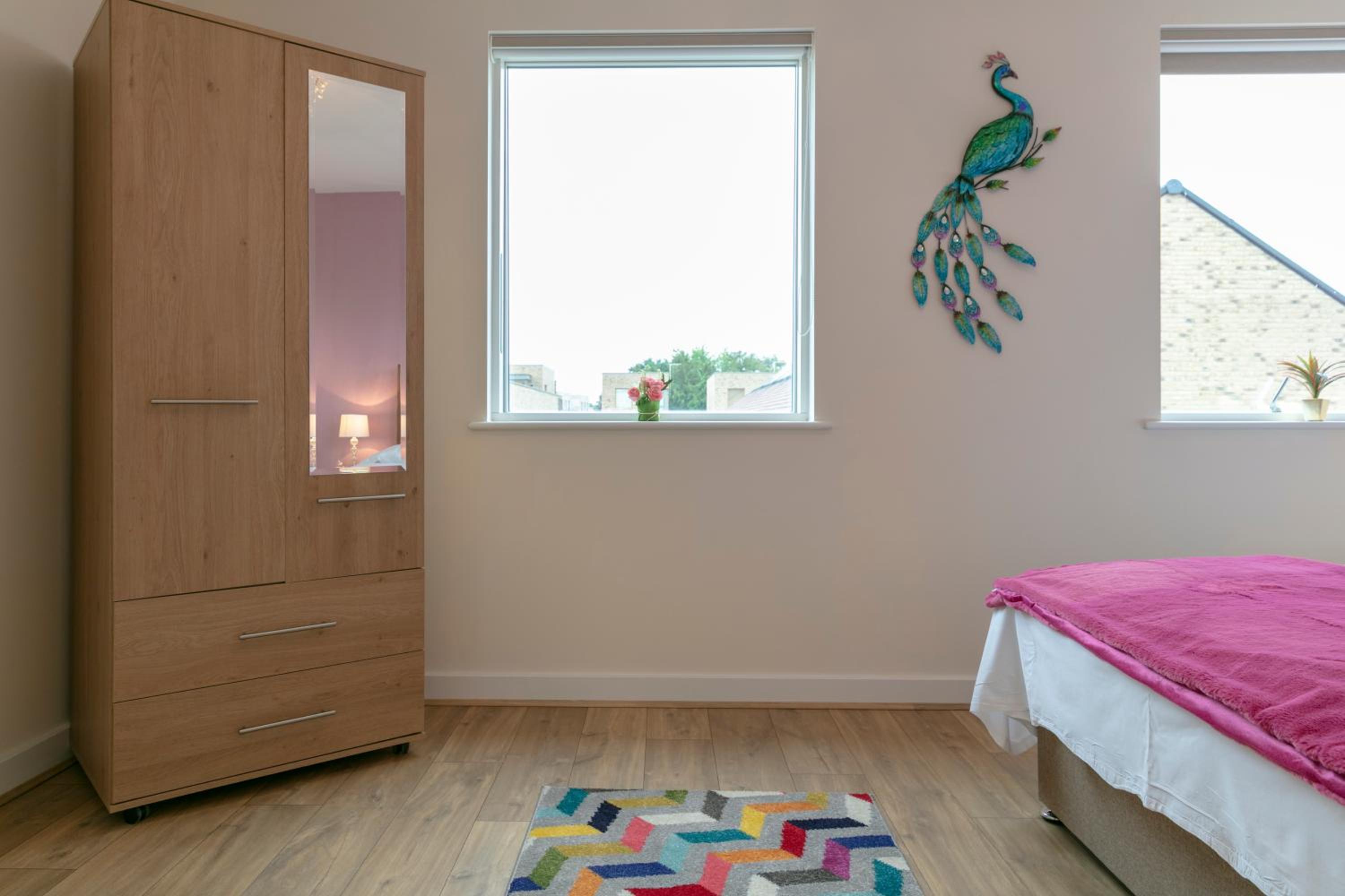Modern & Exquisite Trumpington Townhouse with Parking & 5 mins to Papworth hospital