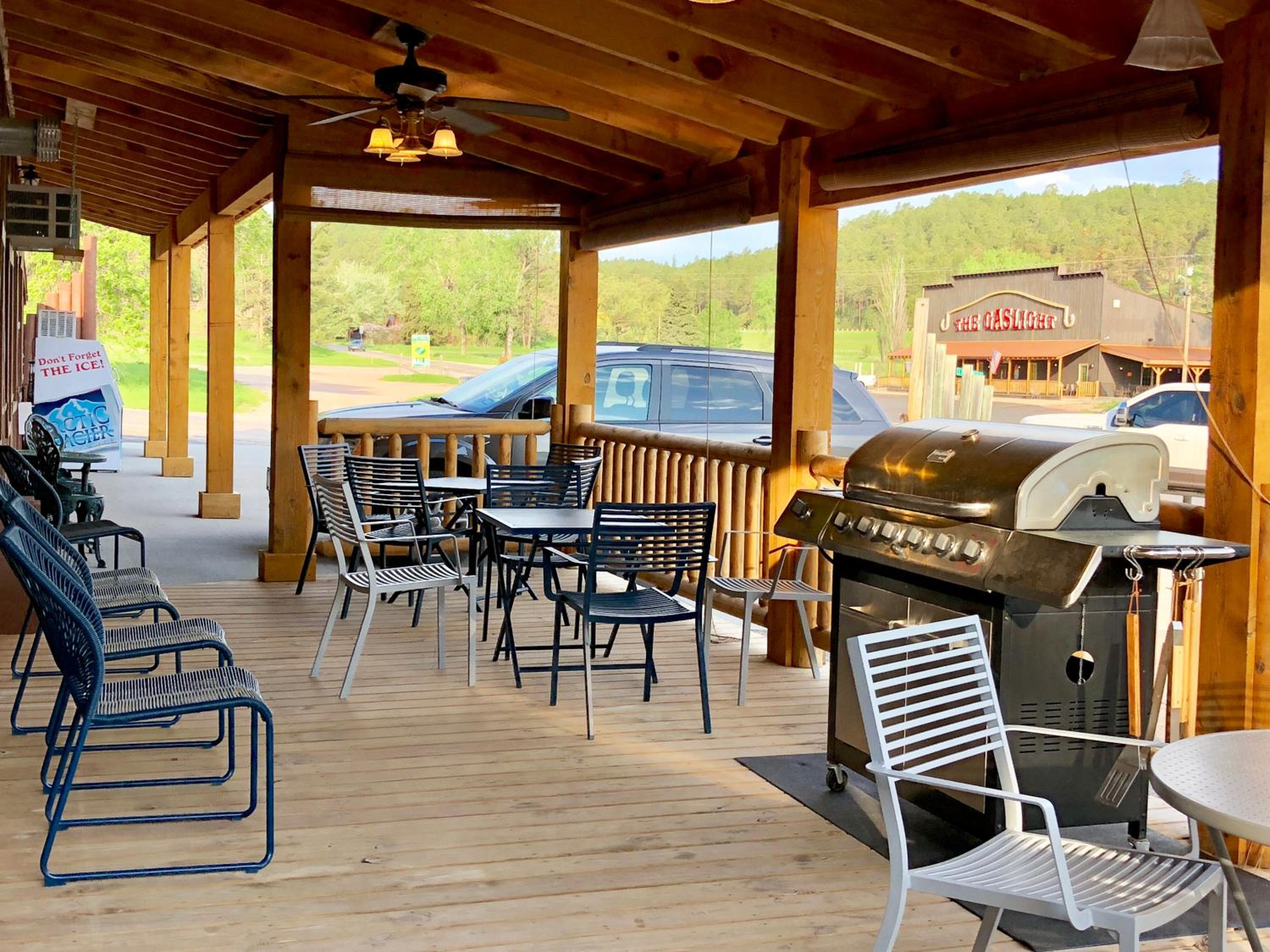 Rockerville Lodge & Cabins