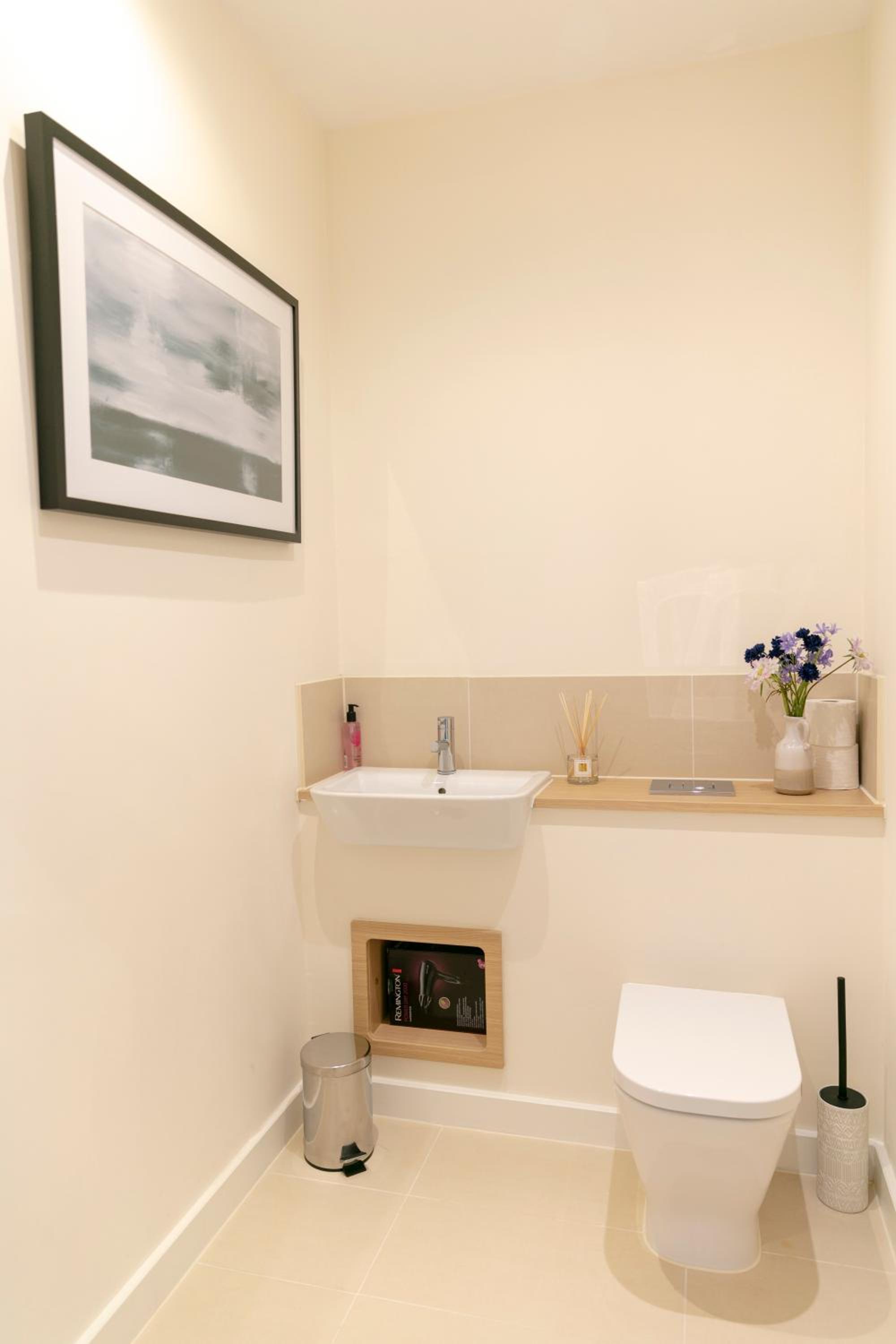 Modern & Exquisite Trumpington Townhouse with Parking & 5 mins to Papworth hospital