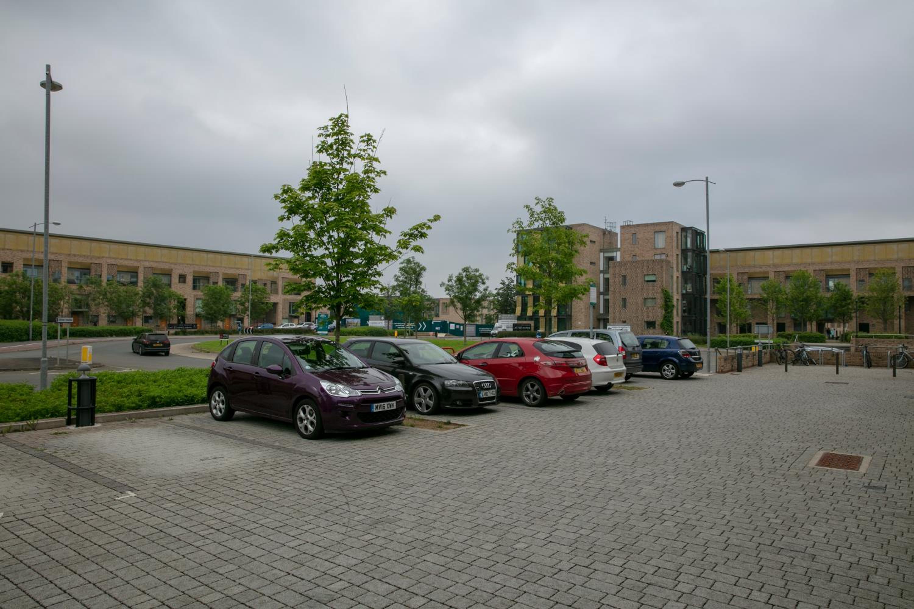 Modern & Exquisite Trumpington Townhouse with Parking & 5 mins to Papworth hospital