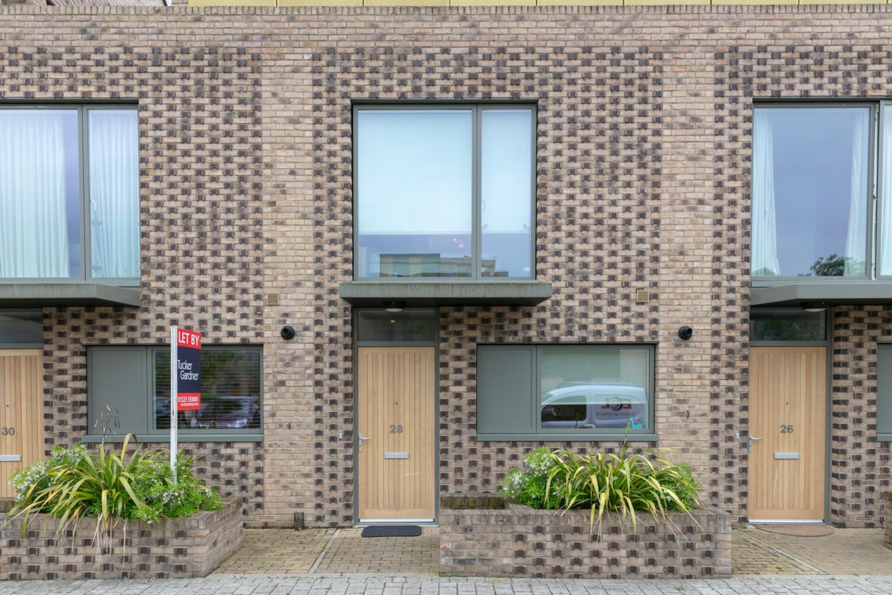 Modern & Exquisite Trumpington Townhouse with Parking & 5 mins to Papworth hospital