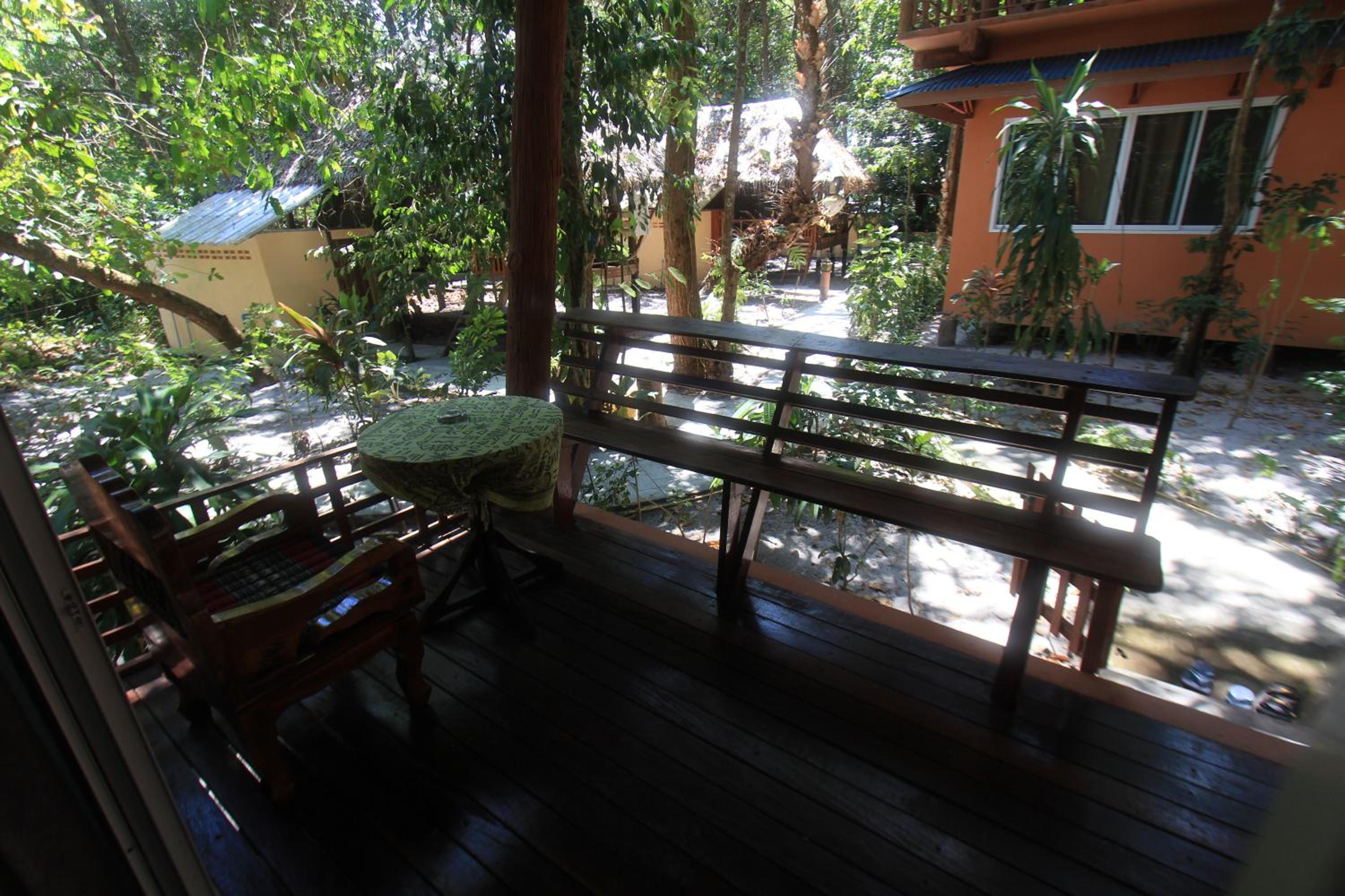 JJ Beach Resort & JJ Seafood