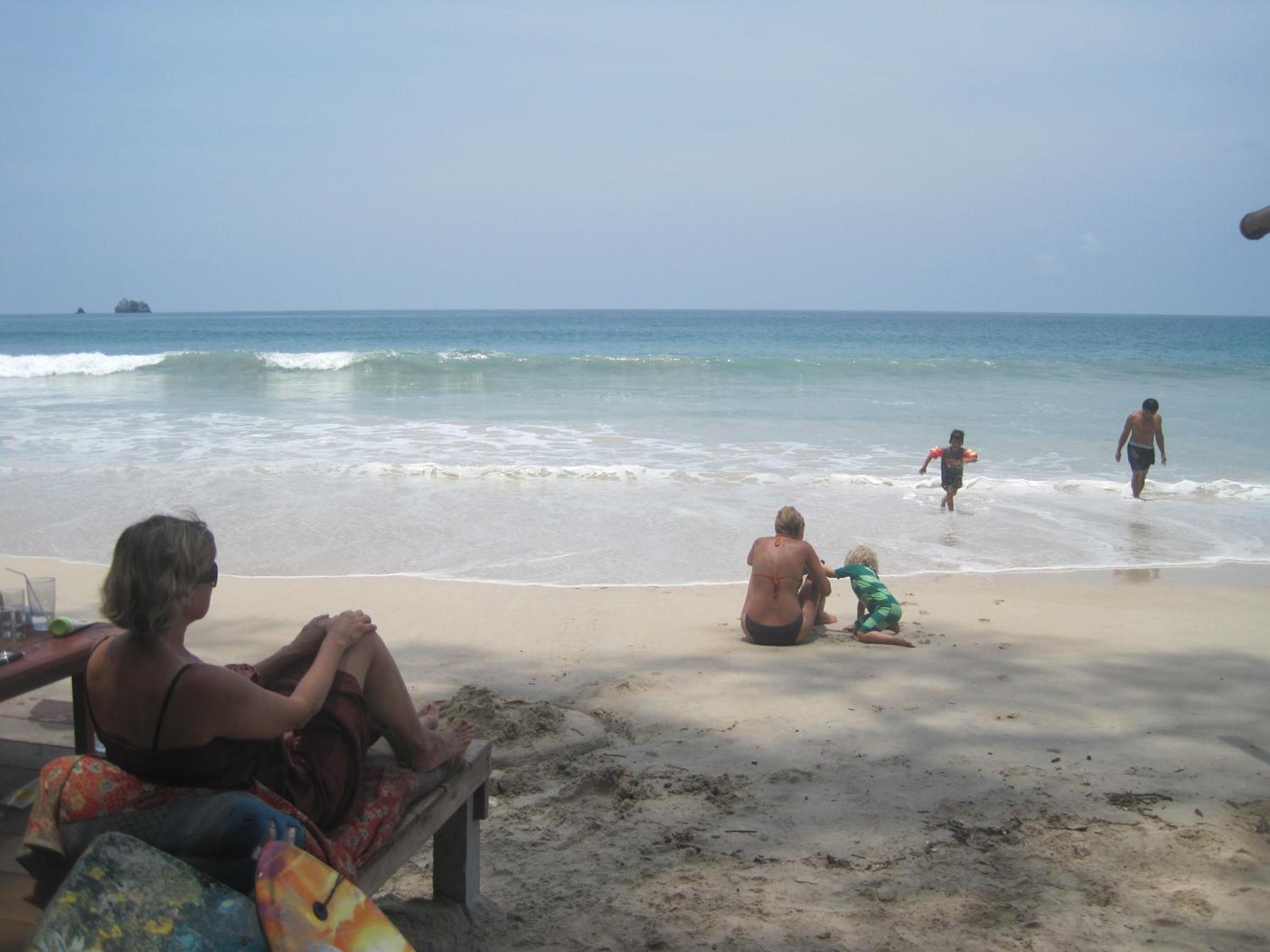 JJ Beach Resort & JJ Seafood