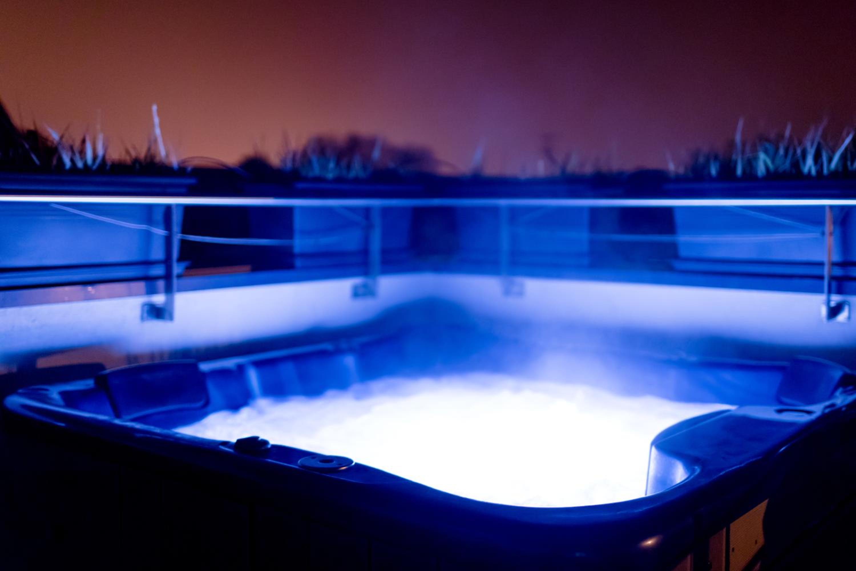 Apartamenty Villa Baltica Rewal - jacuzzi na dachu, wi-fi, parking w cenie