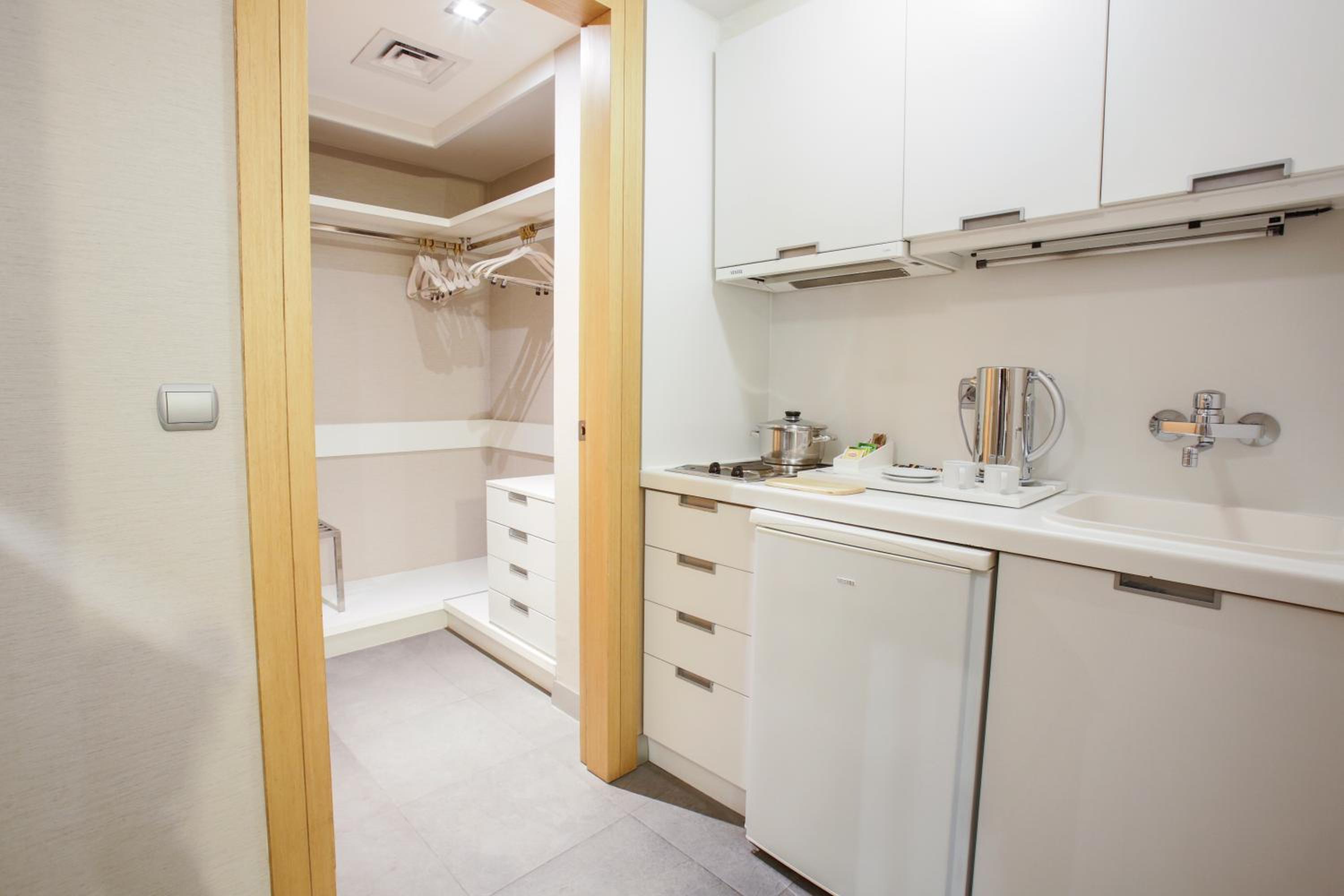 Housez Suites & Apartments Special Class - Image 40