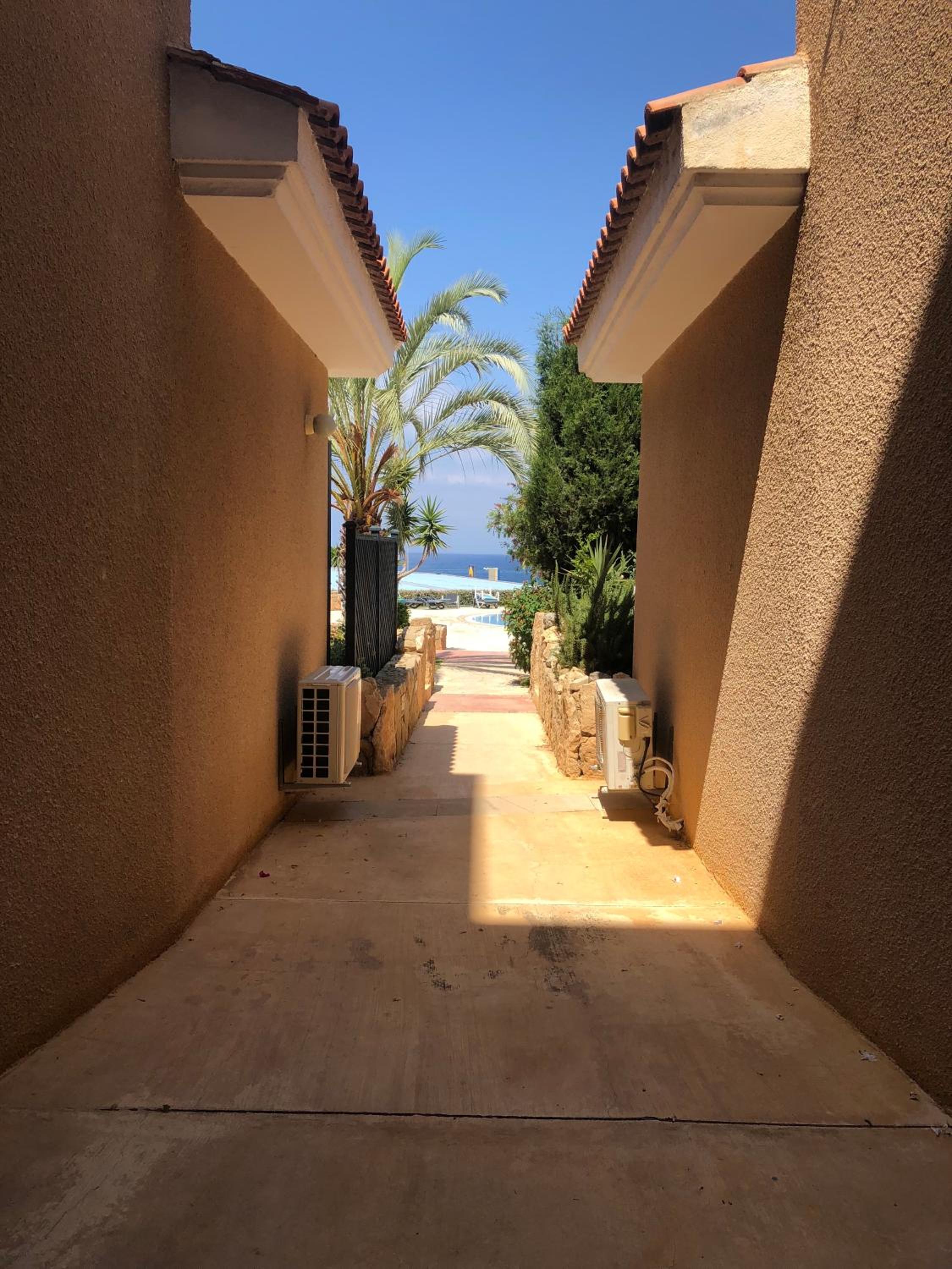 Kings Palace - fabulous pool-side 2 bed apartment