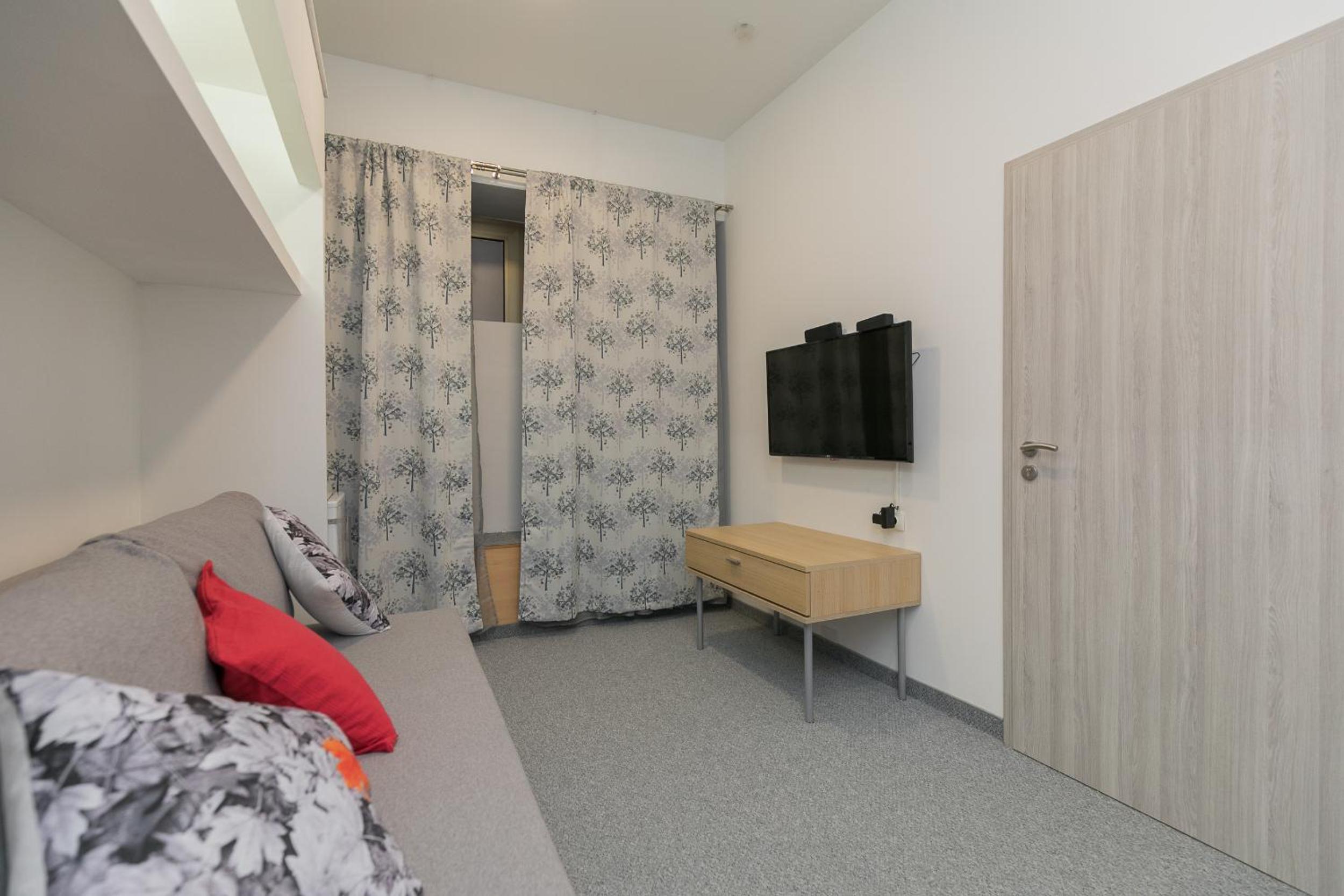 Peninsula room