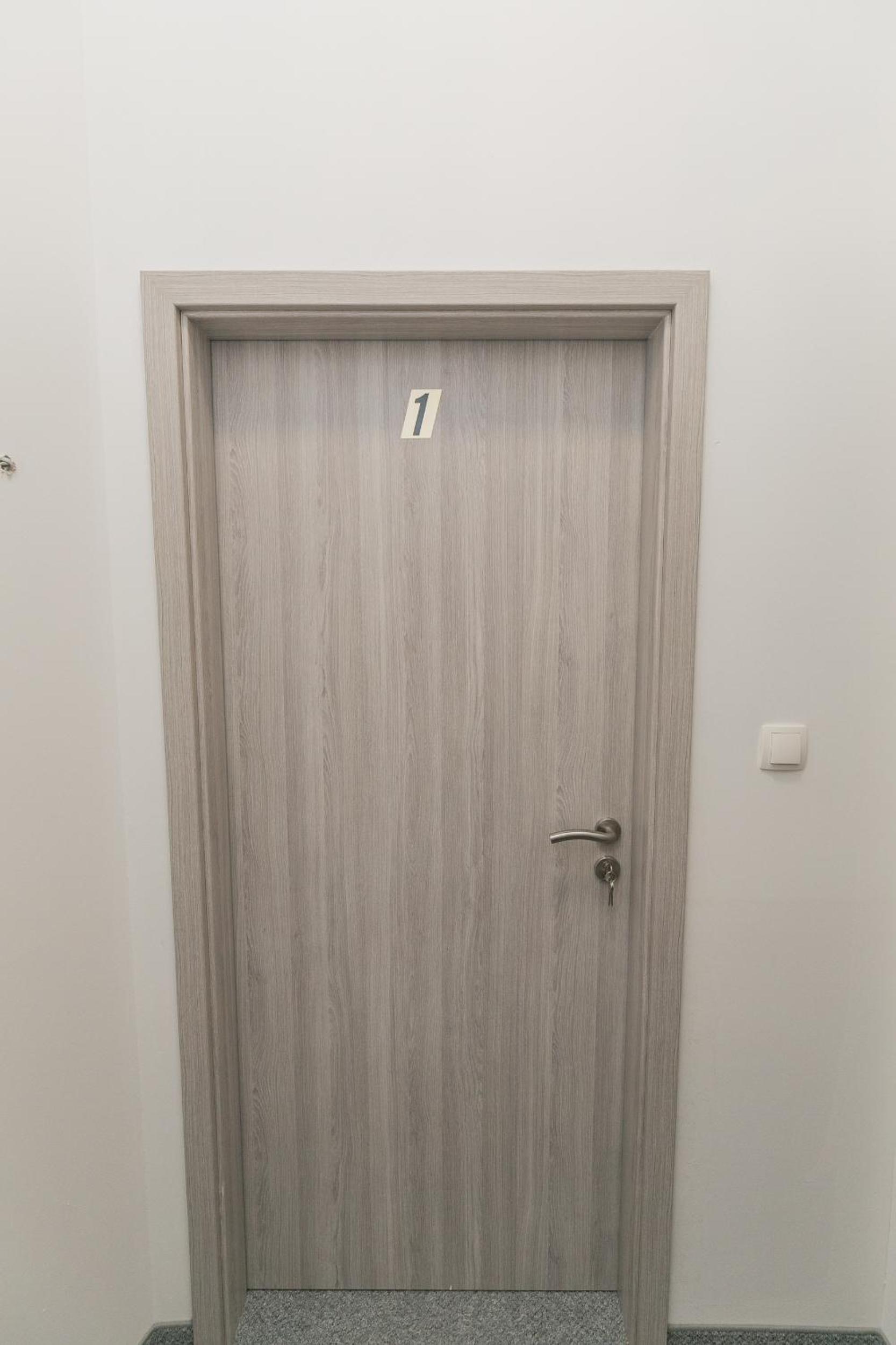 Peninsula room