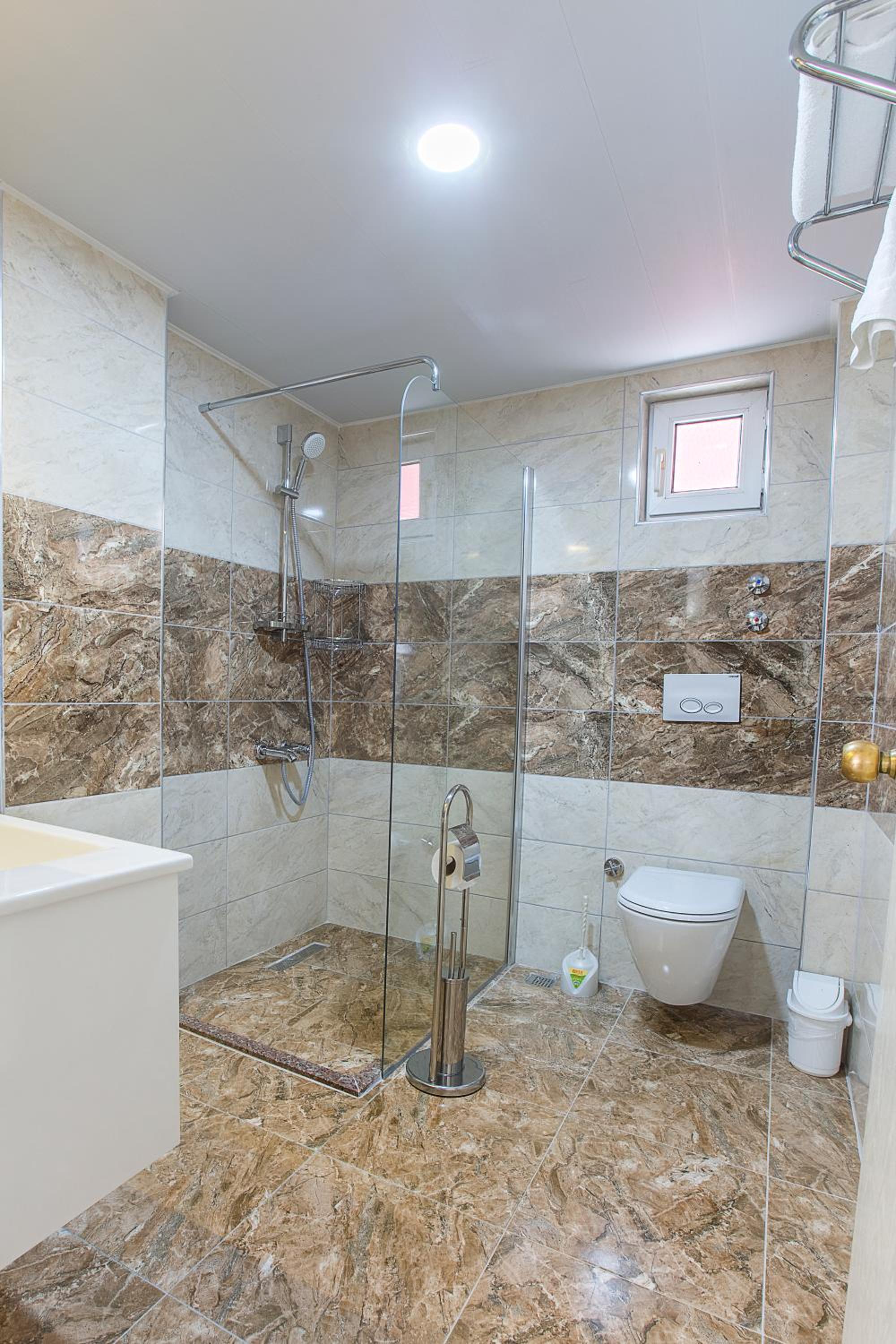 Twin Apart Hotel - Image 85