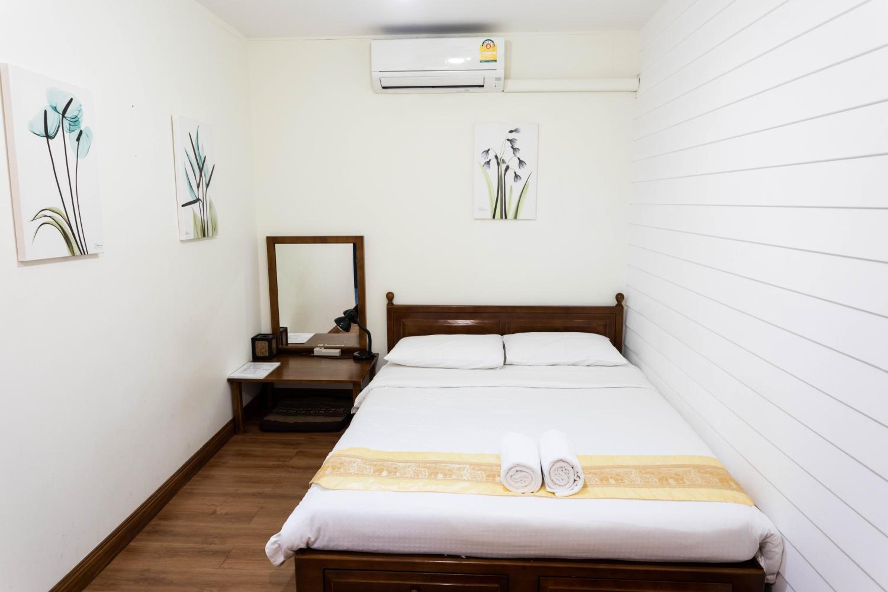 Les Fleurs Bangkok Hostel