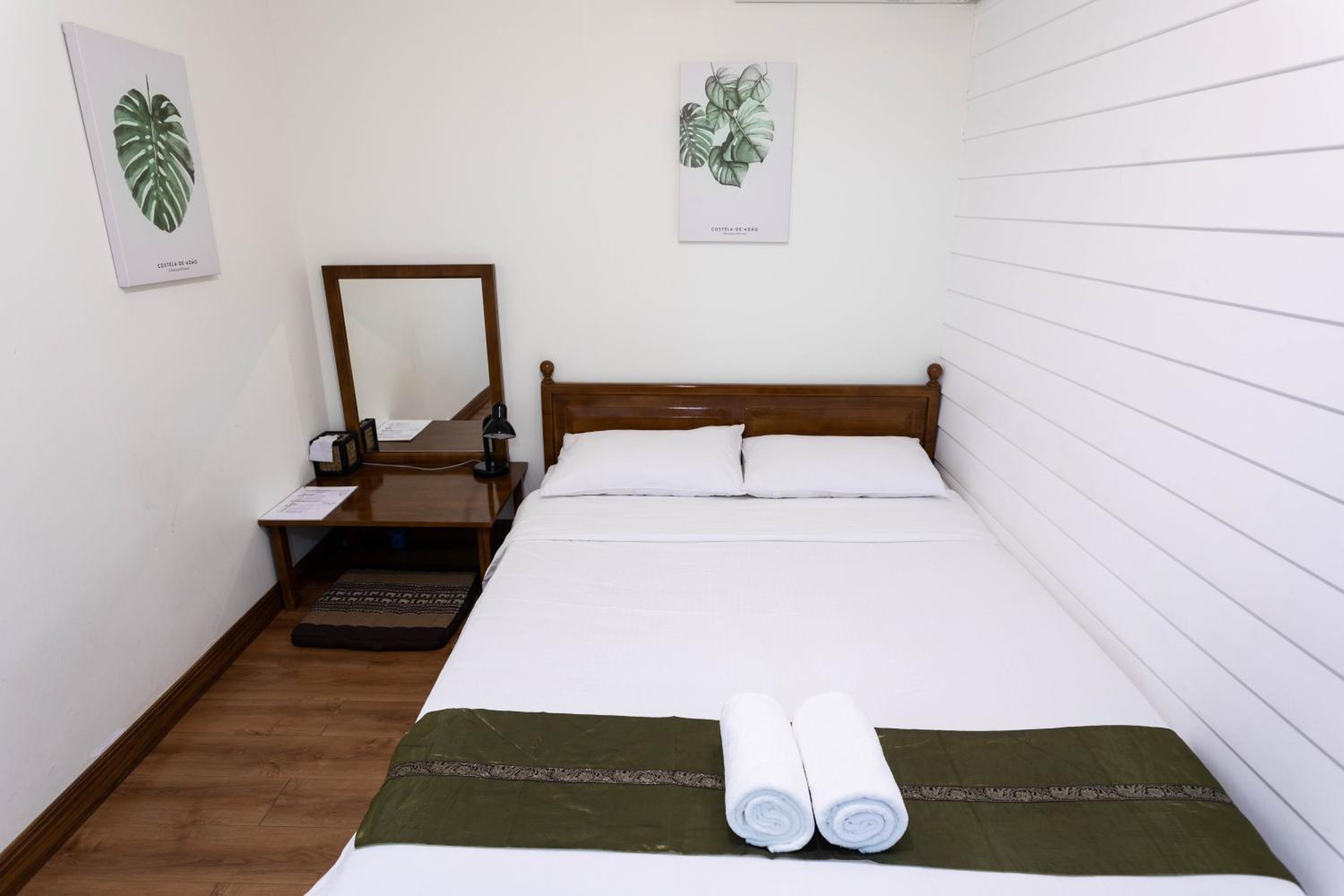 Les Fleurs Bangkok Hostel