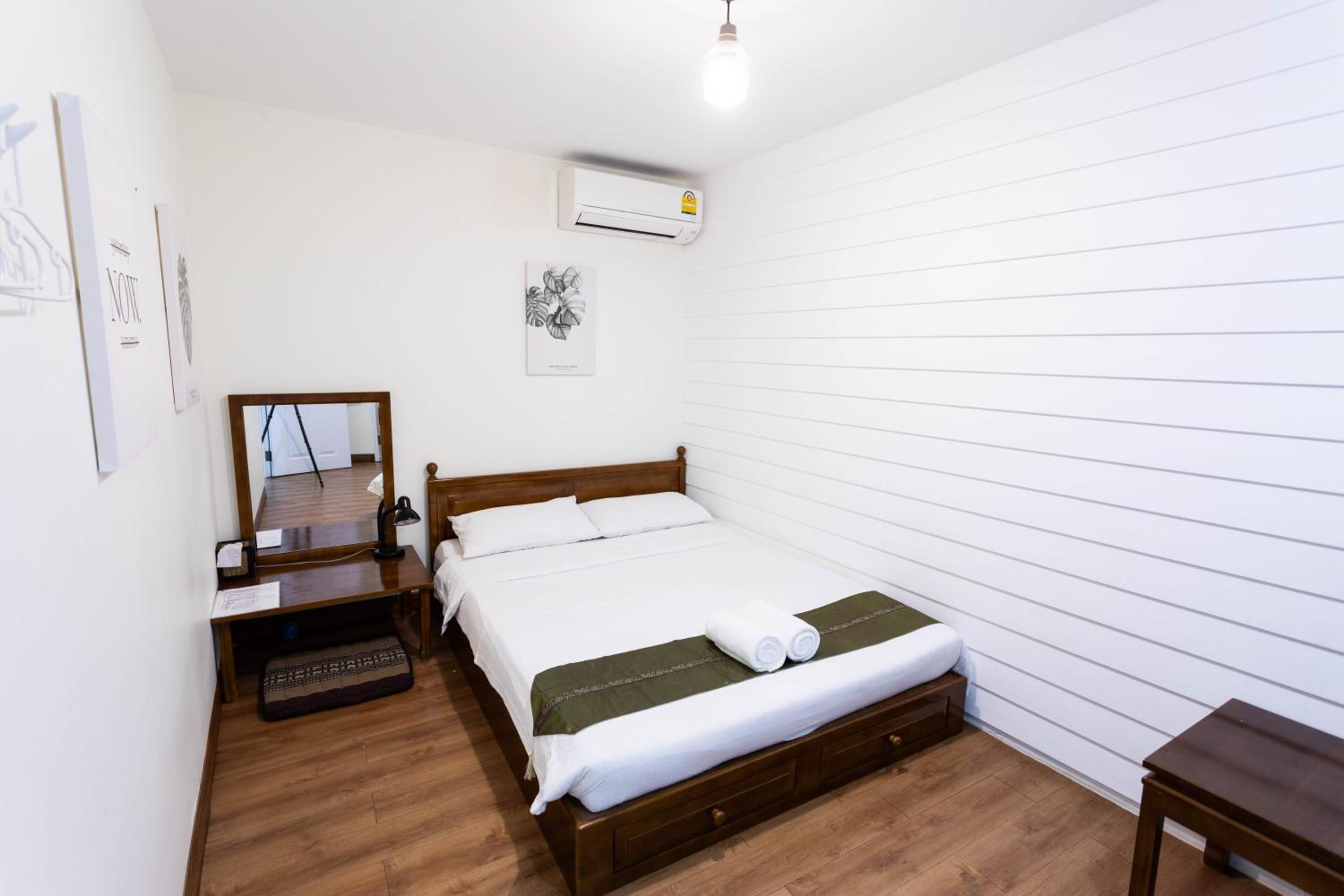 Les Fleurs Bangkok Hostel