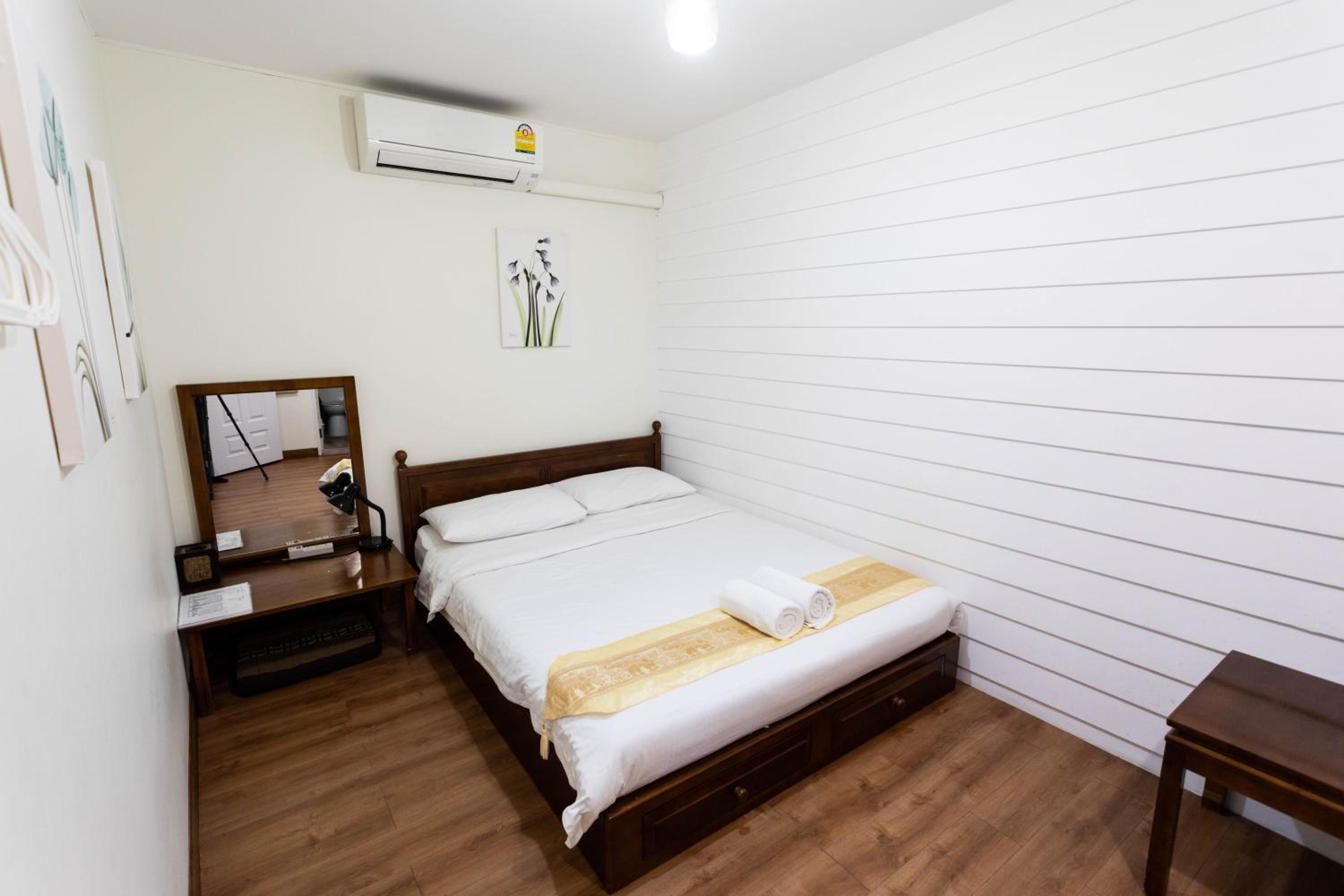 Les Fleurs Bangkok Hostel