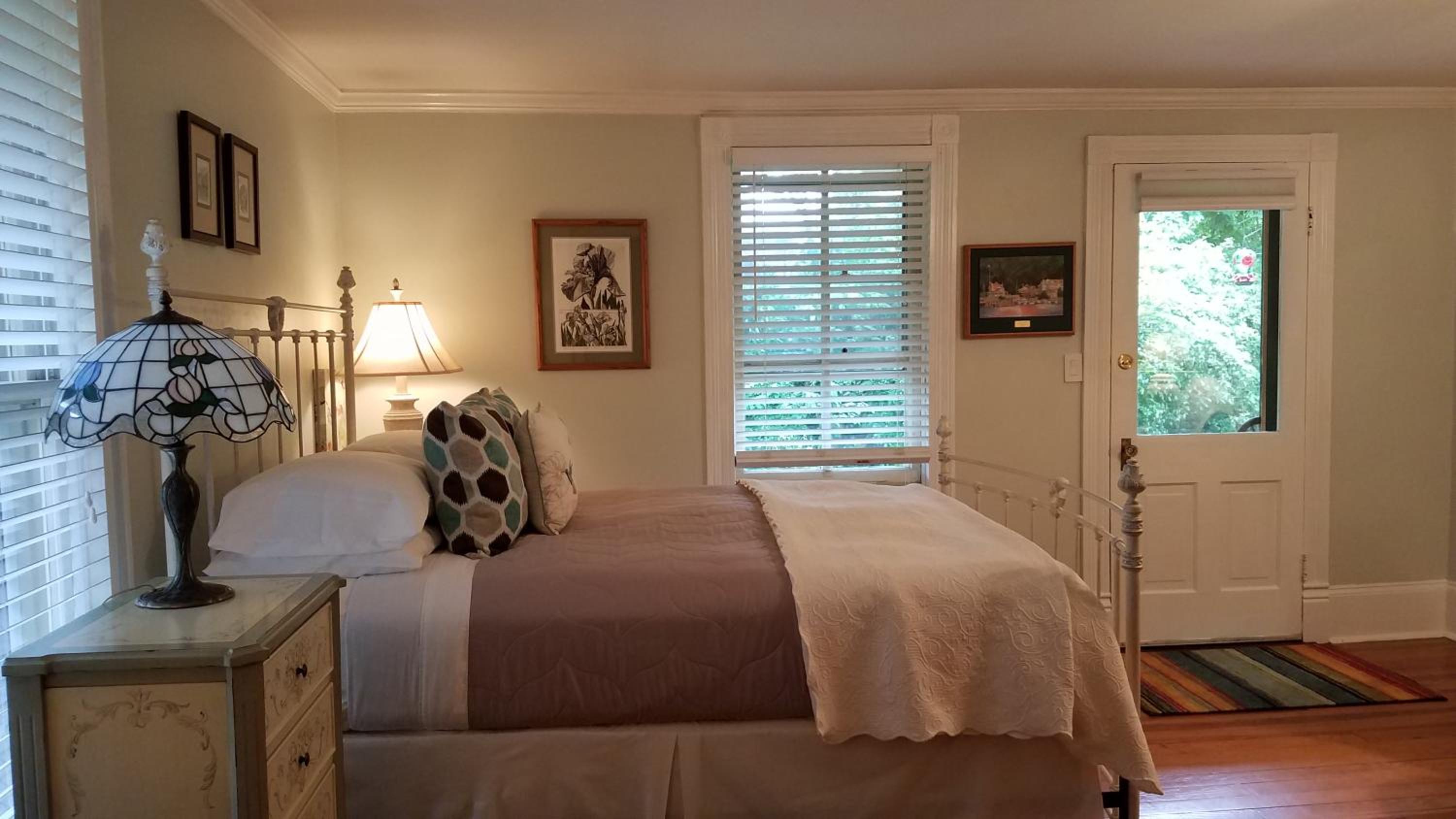 Hummingbird Inn view 2