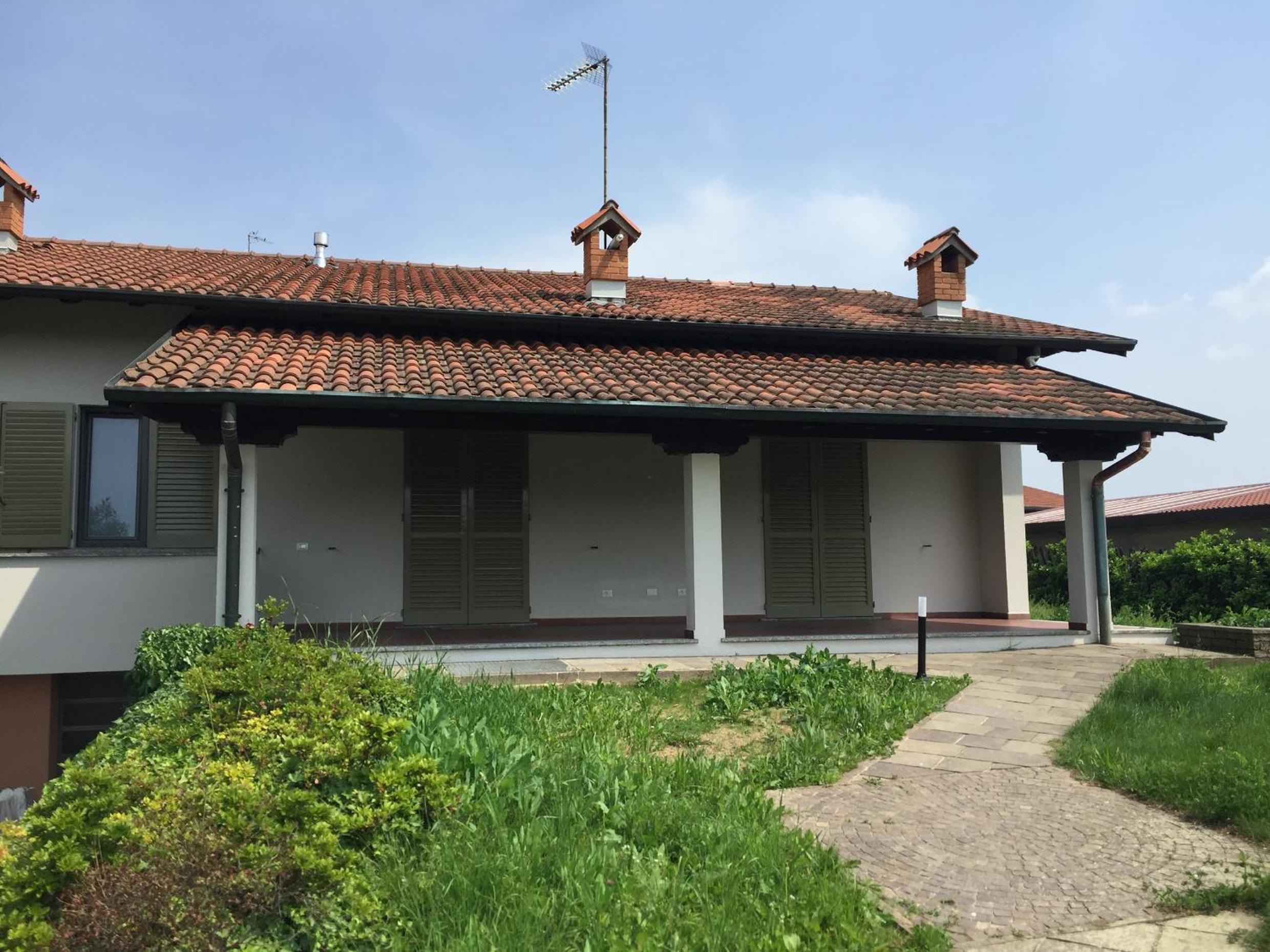 CAROLINE home
