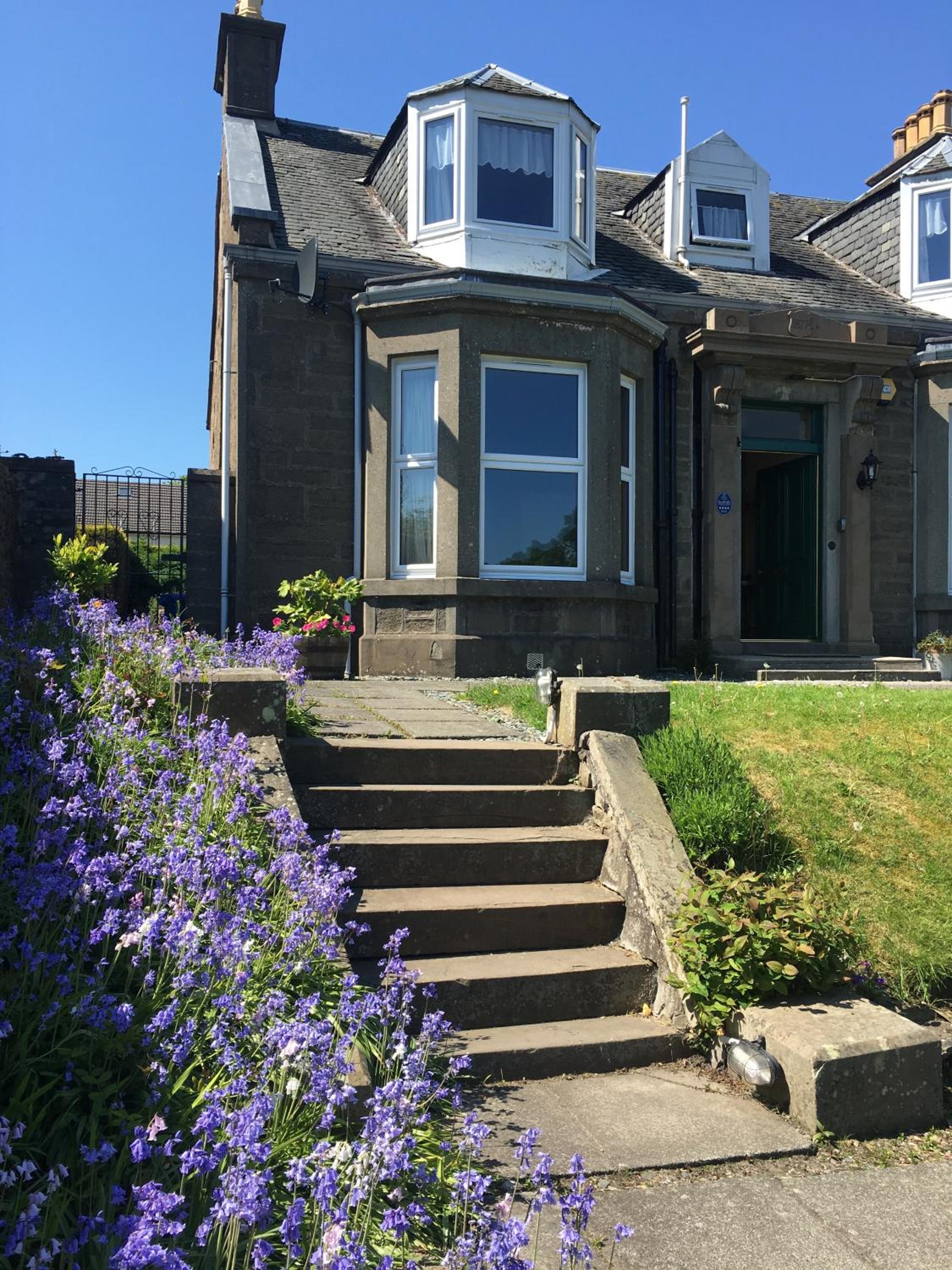 Dupplin152 bed and breakfast
