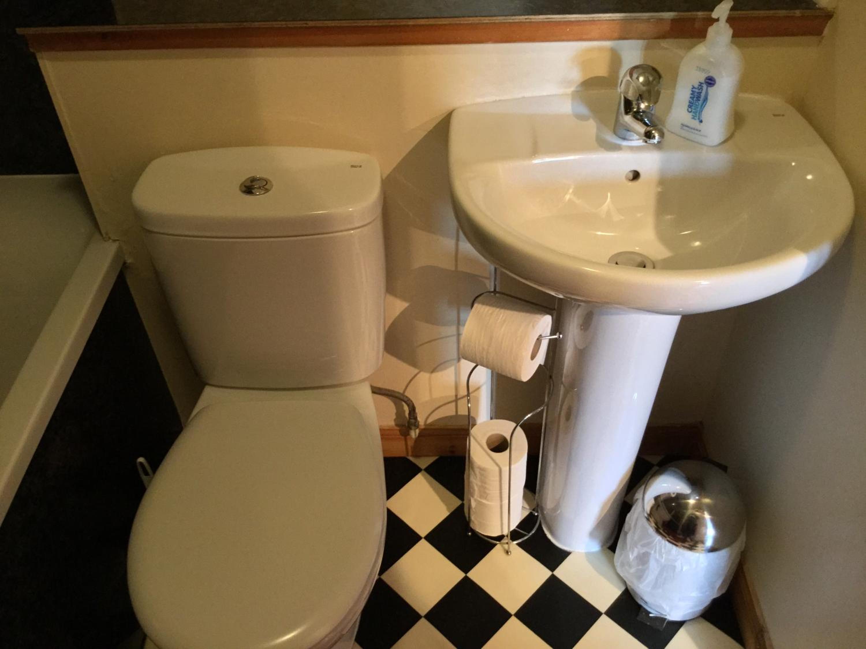 One-Bedroom Apartment - Wyvis Free Parking