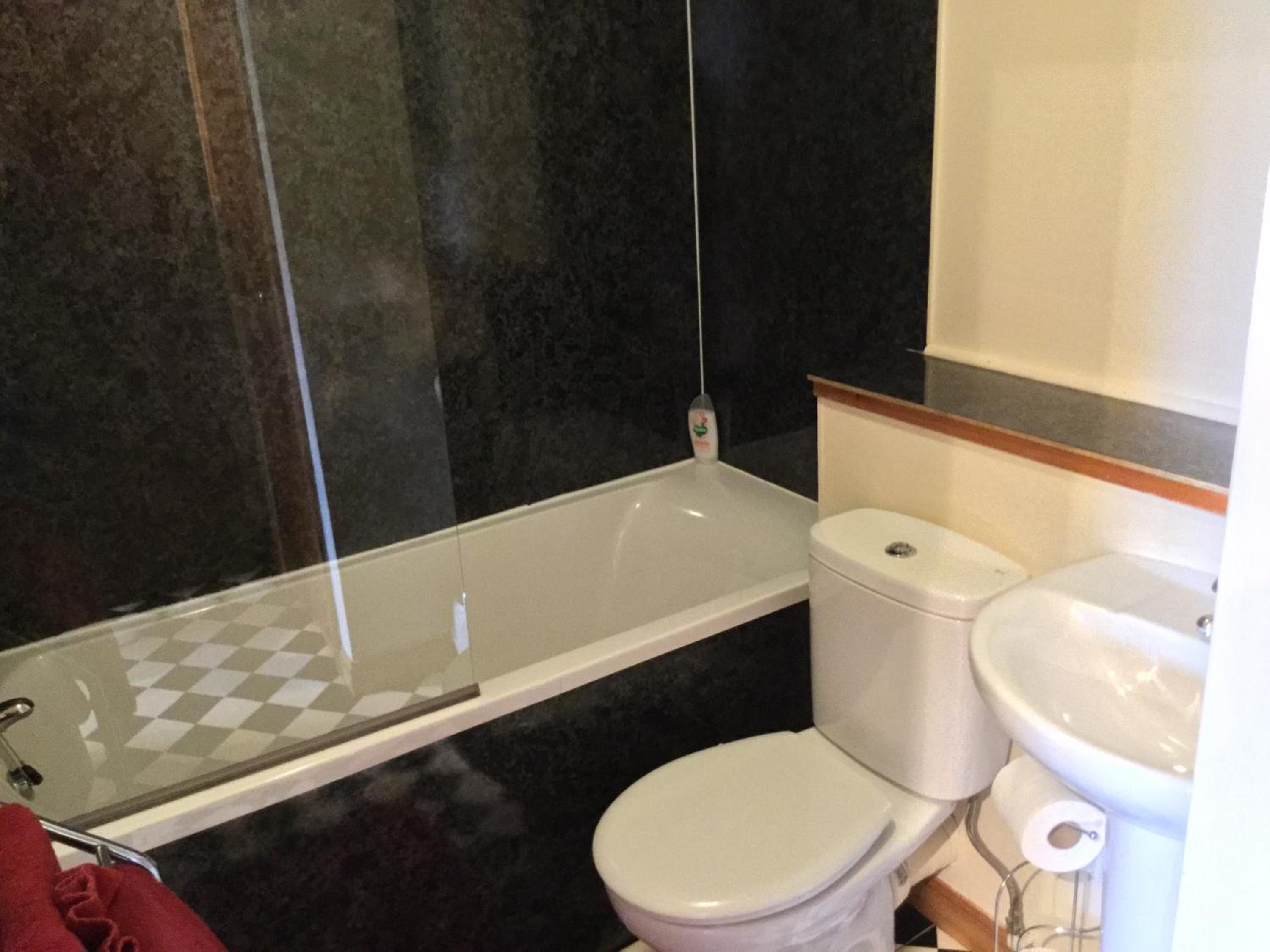 One-Bedroom Apartment - Wyvis Free Parking