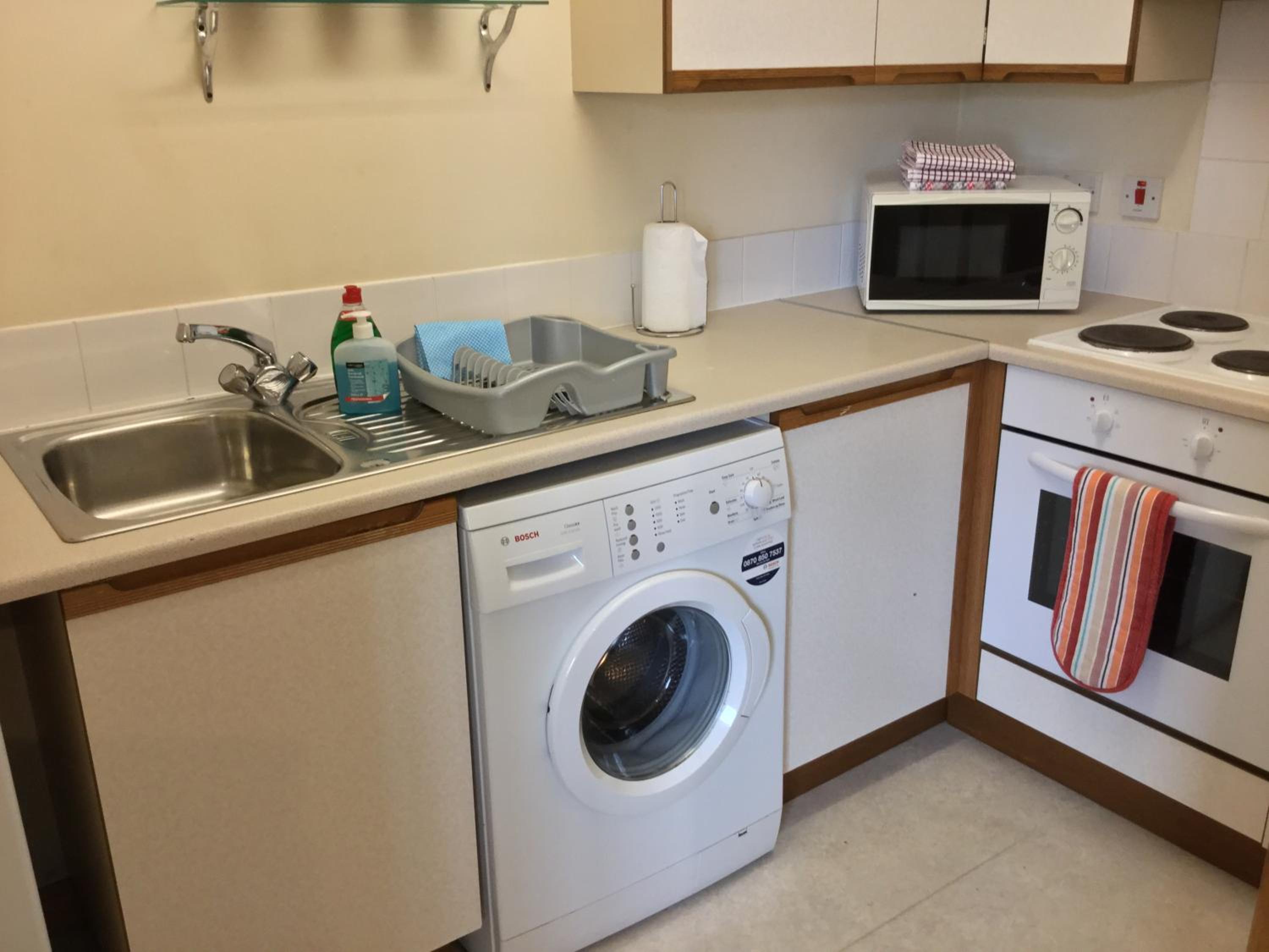 One-Bedroom Apartment - Wyvis Free Parking