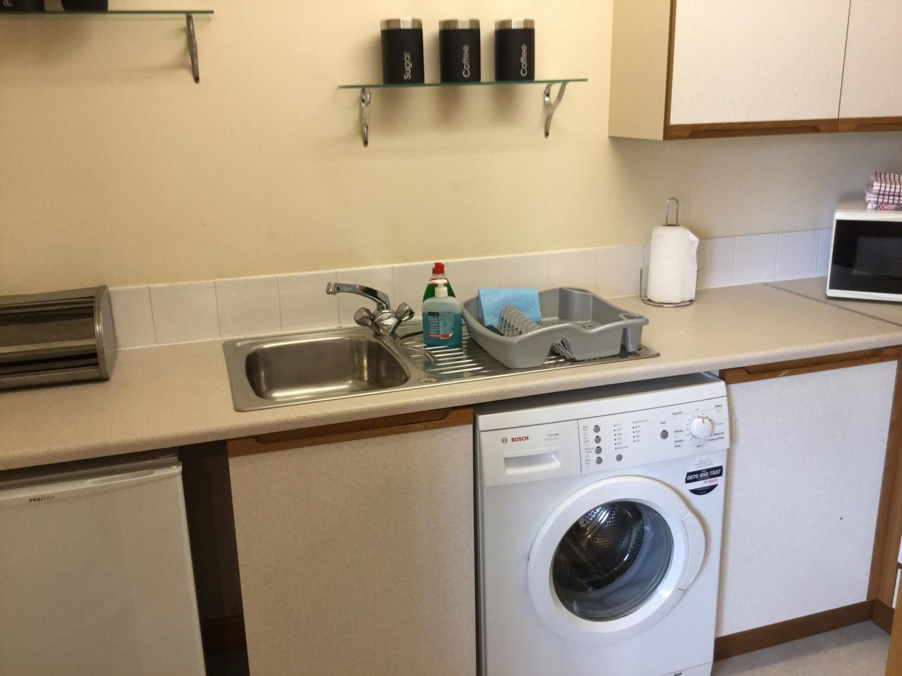 One-Bedroom Apartment - Wyvis Free Parking
