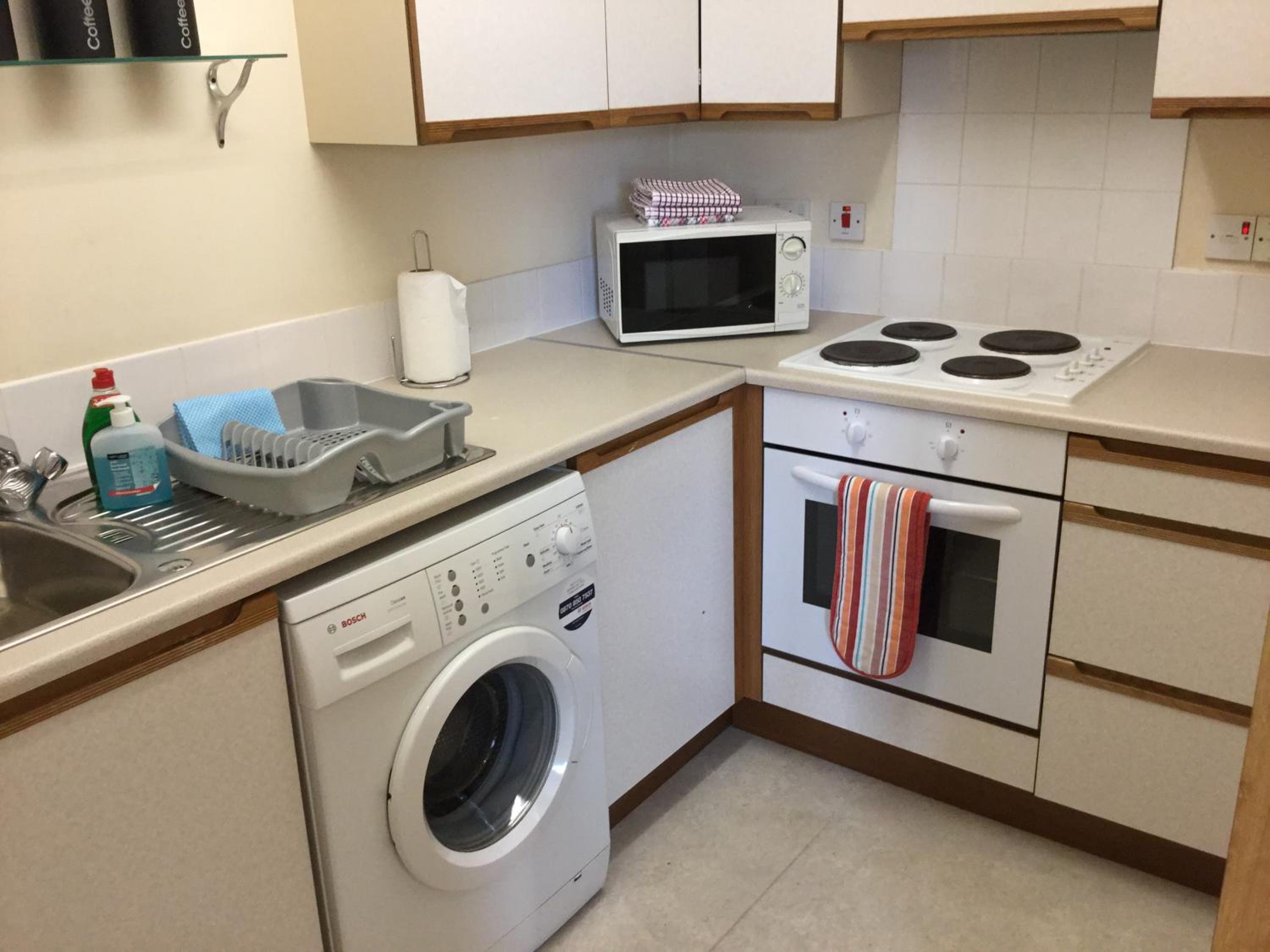One-Bedroom Apartment - Wyvis Free Parking