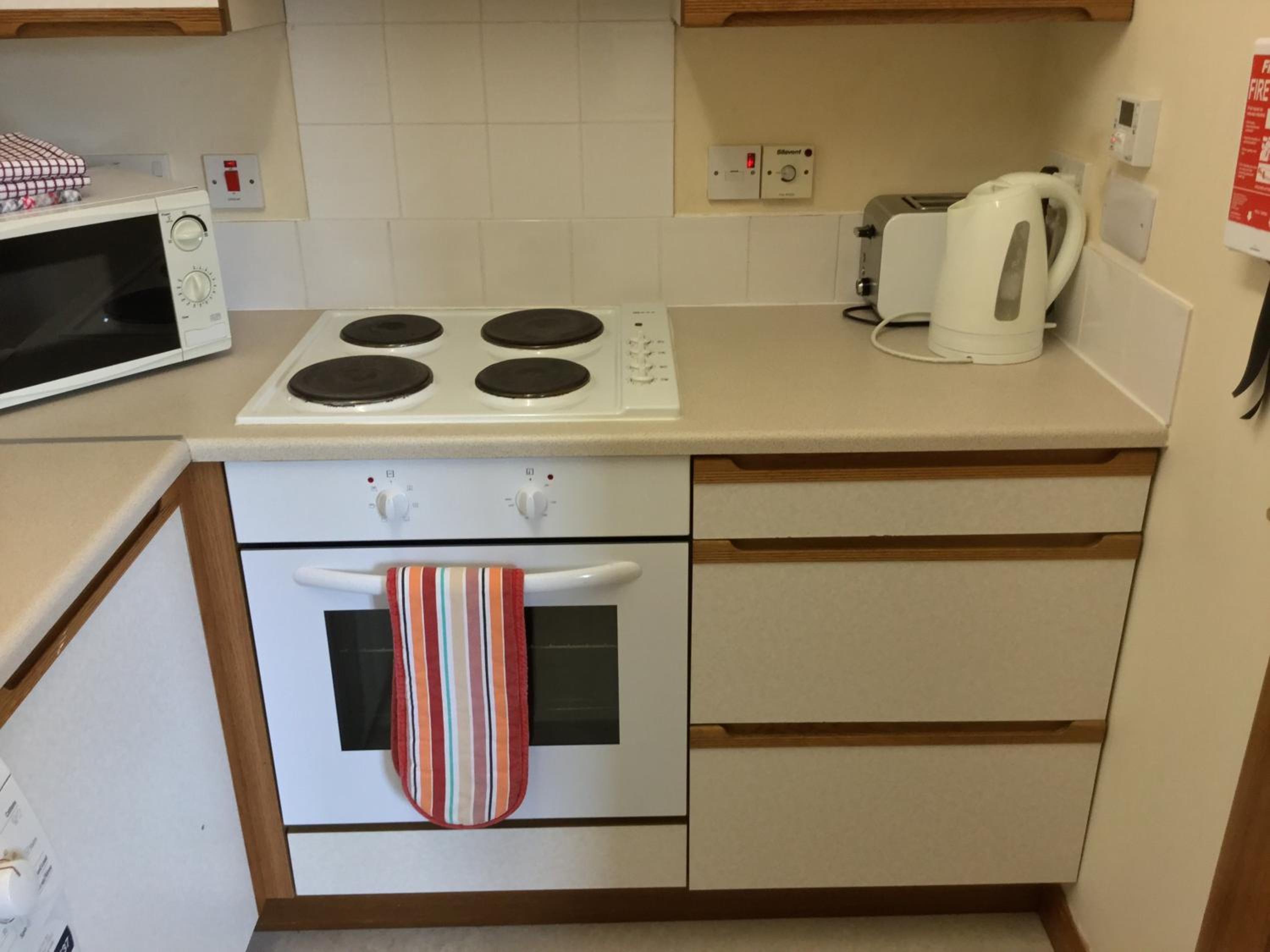 One-Bedroom Apartment - Wyvis Free Parking
