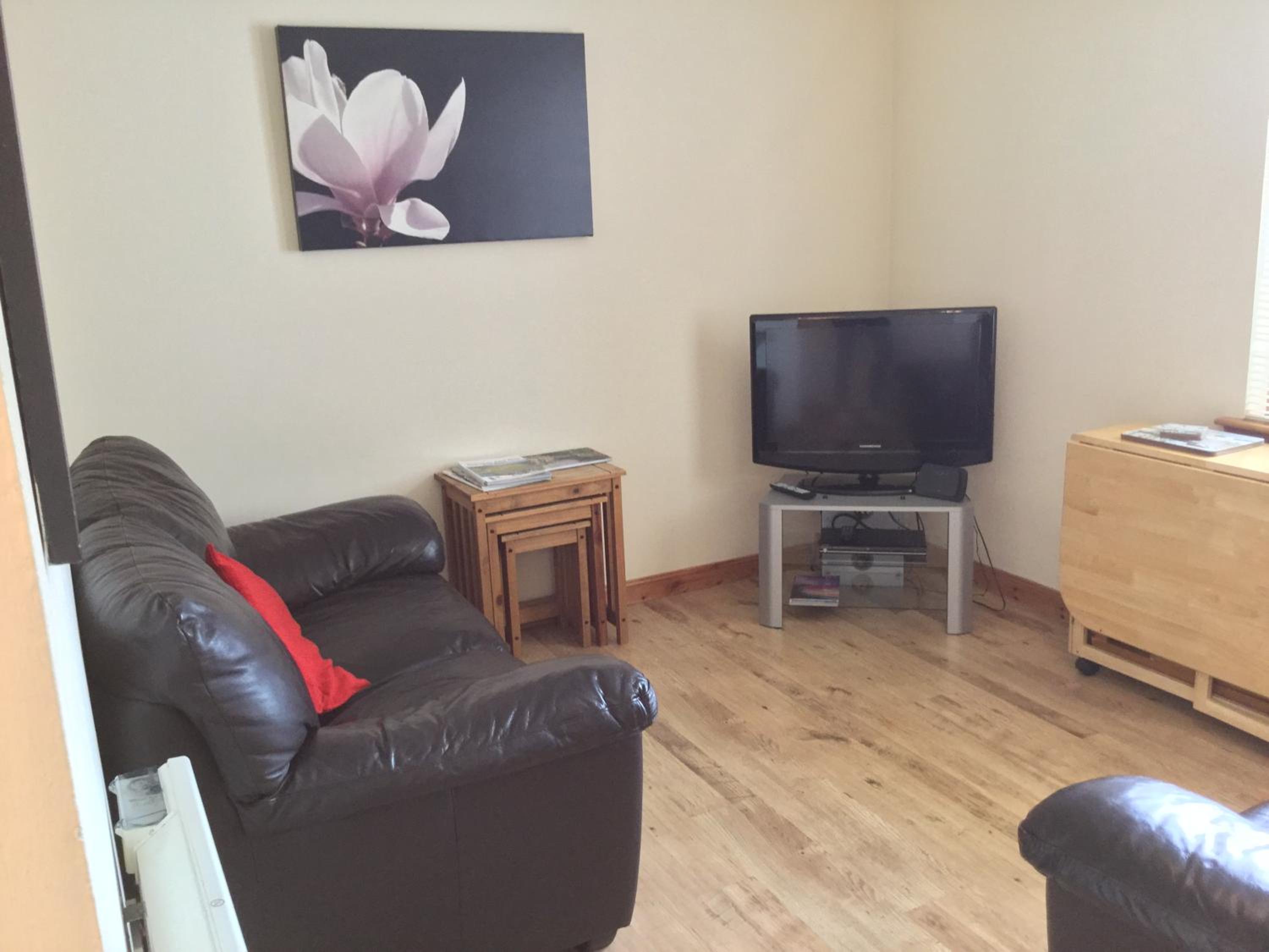 One-Bedroom Apartment - Wyvis Free Parking