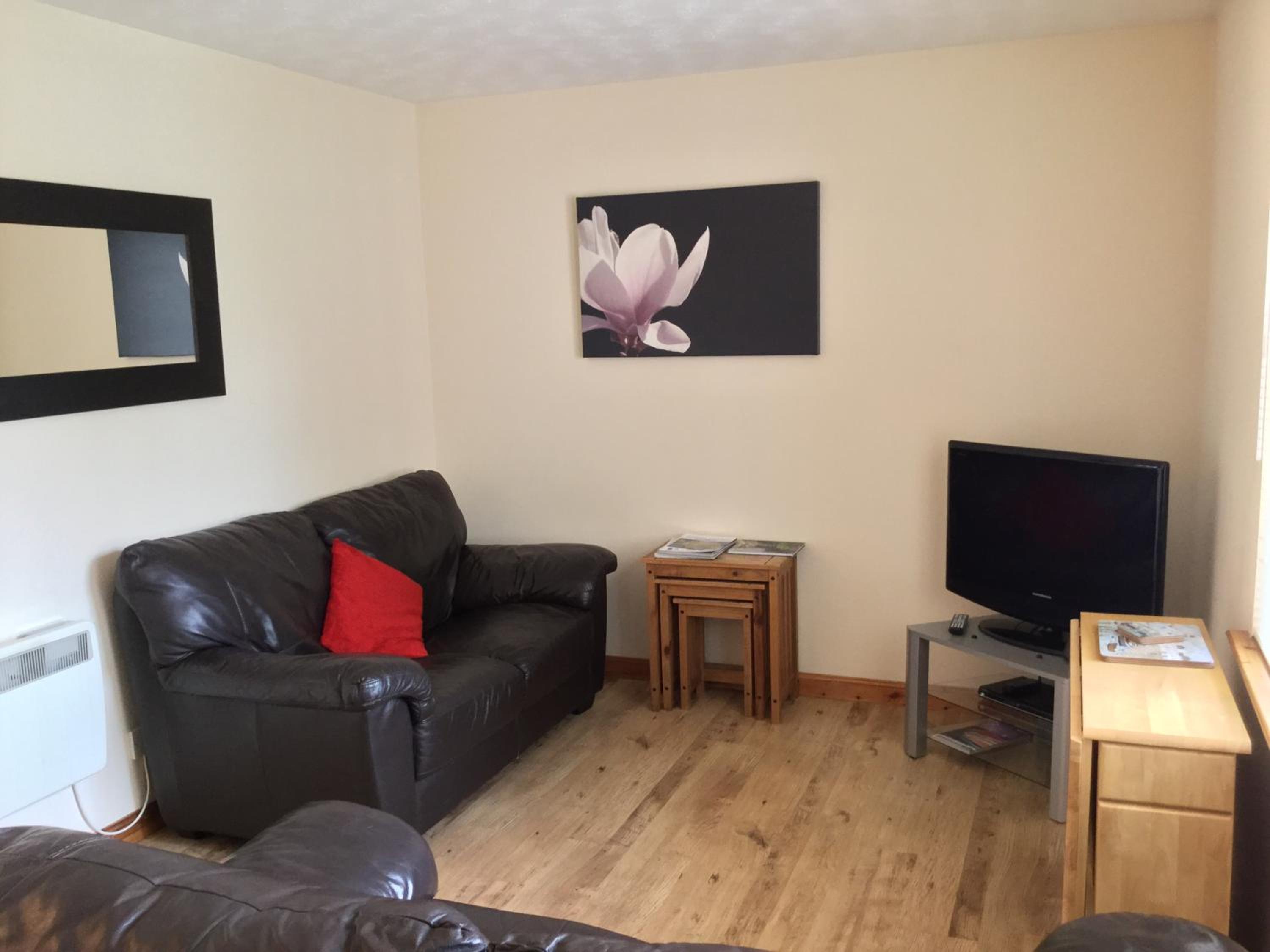 One-Bedroom Apartment - Wyvis Free Parking