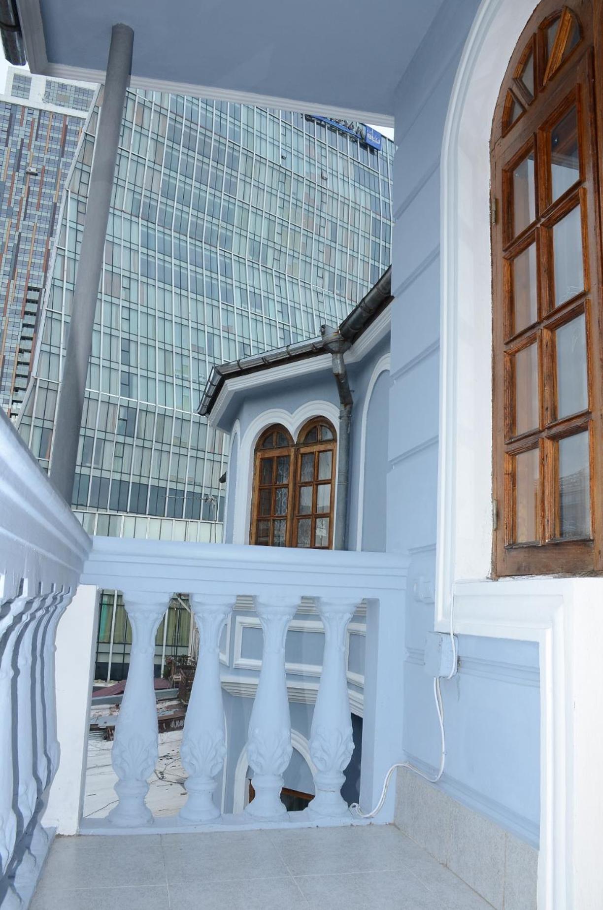 balcony