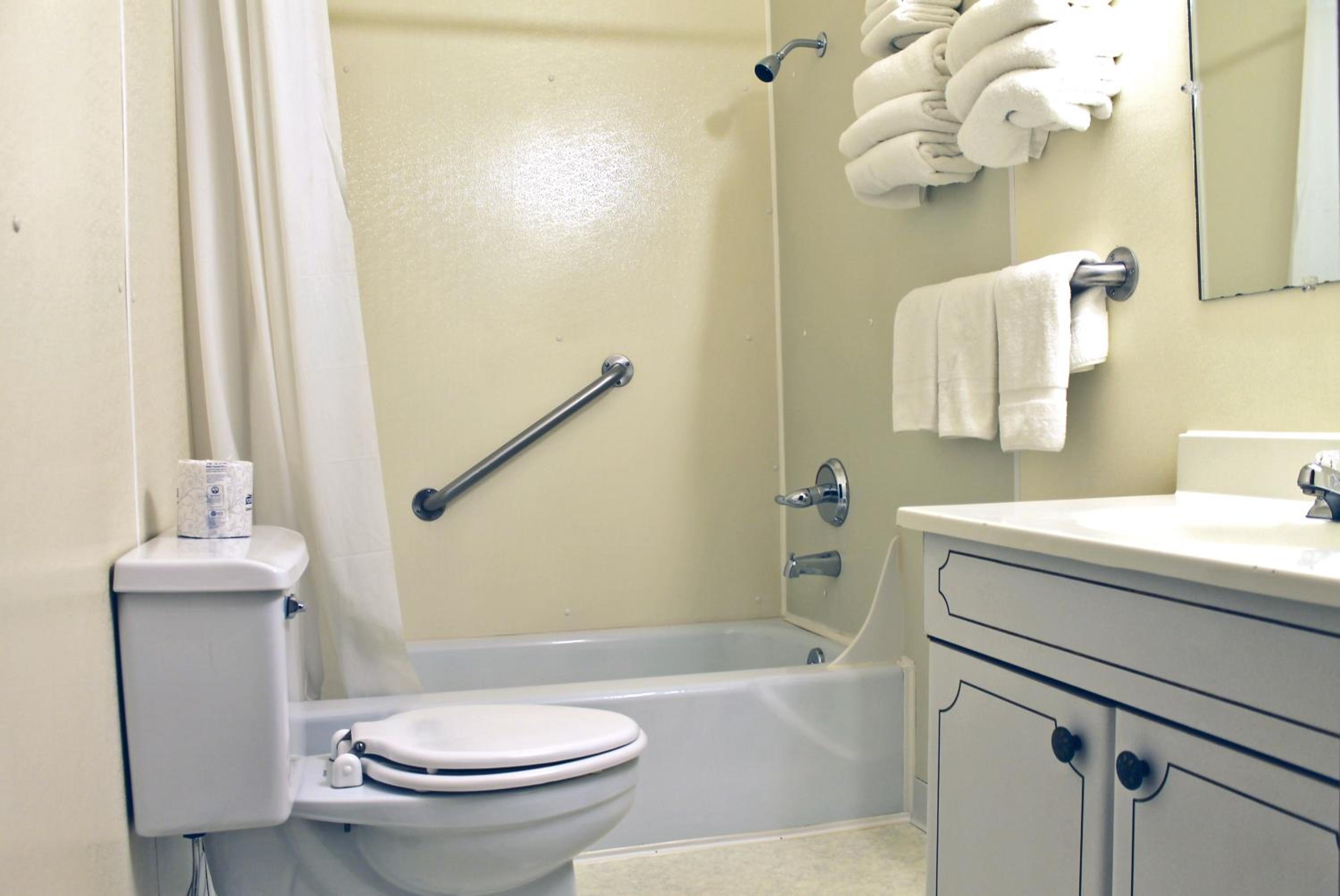 Budget Host Crestview Inn