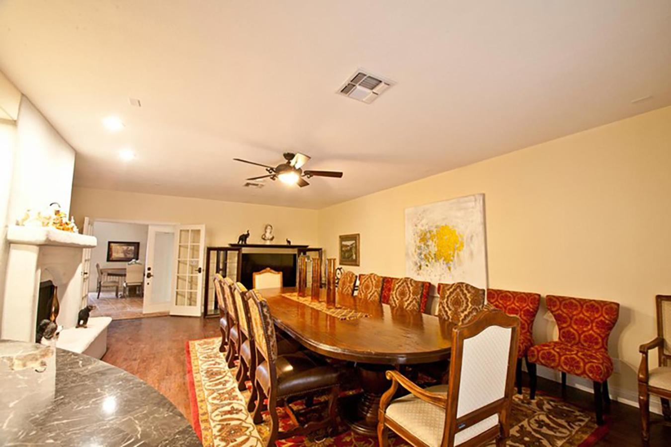 Villa Gordal - Enormous Villa in Las Vegas with 39 Sleeps view 4