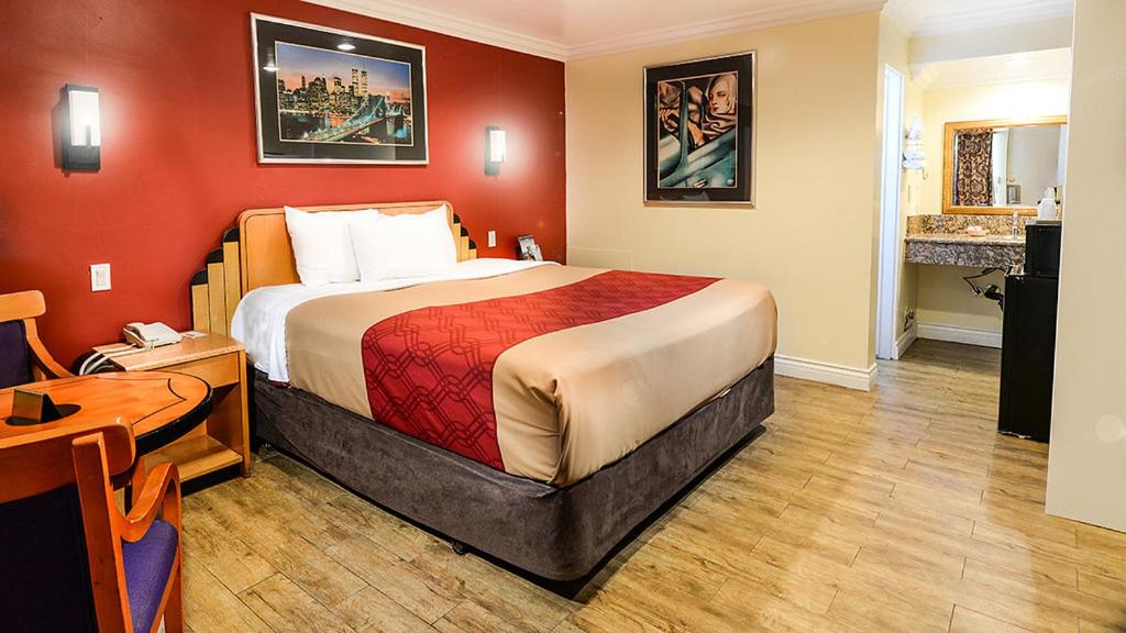 Aqua Venture Inn - Property Image 15