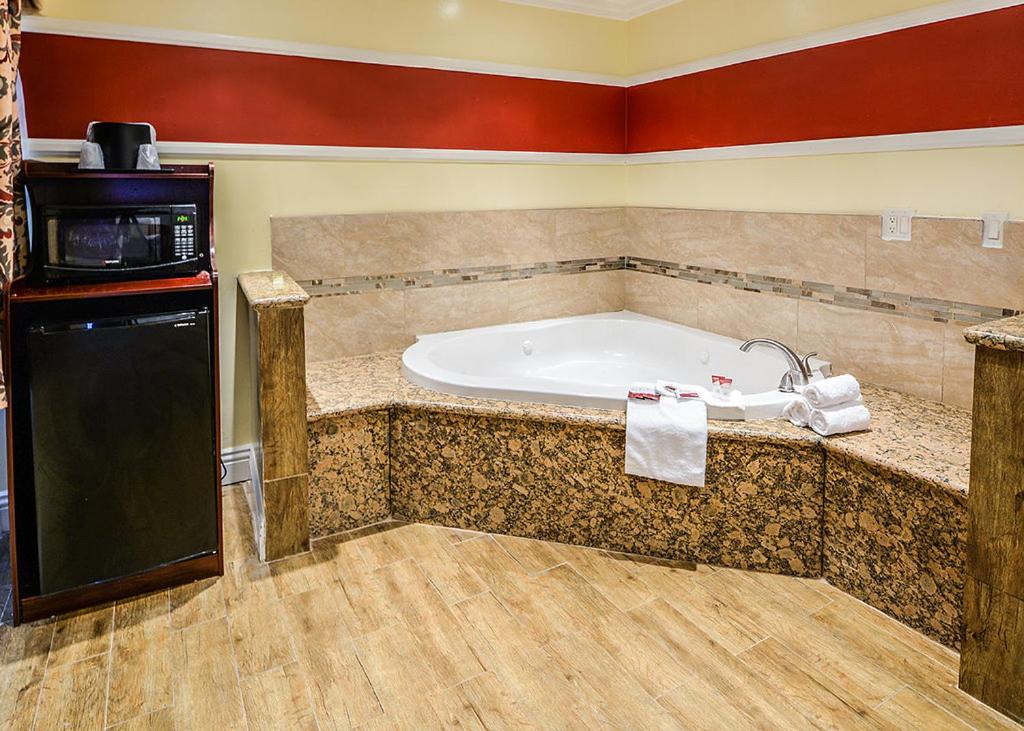 Aqua Venture Inn - Property Image 8