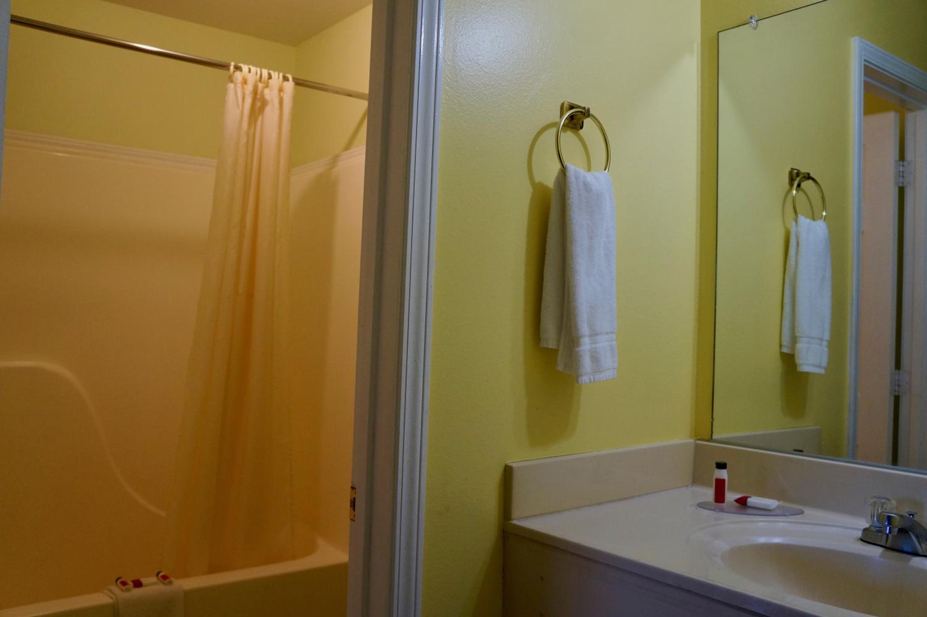 Kinder Vacations - American Inn of Kinder - Property Image 9