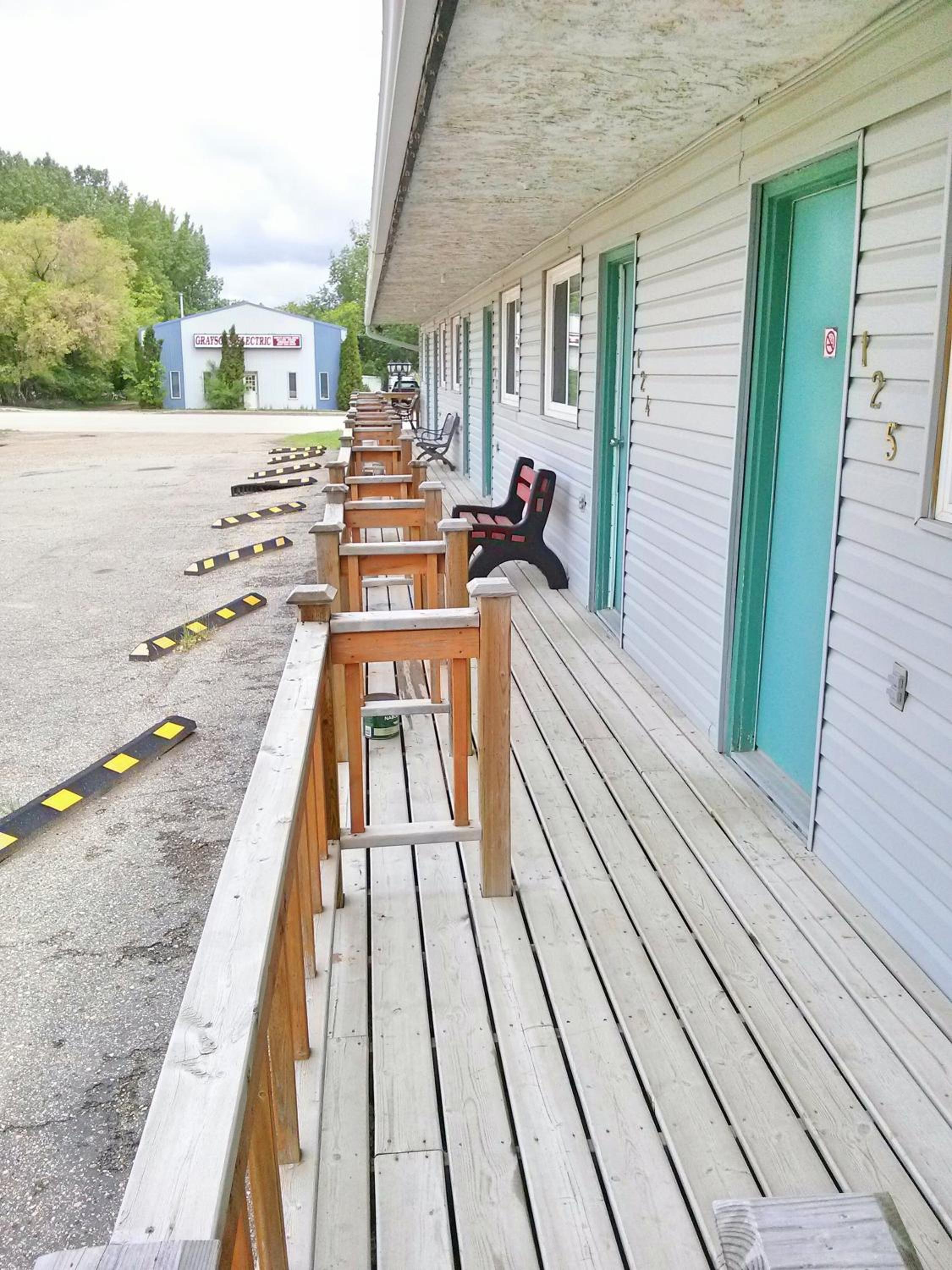 Moosomin Motel