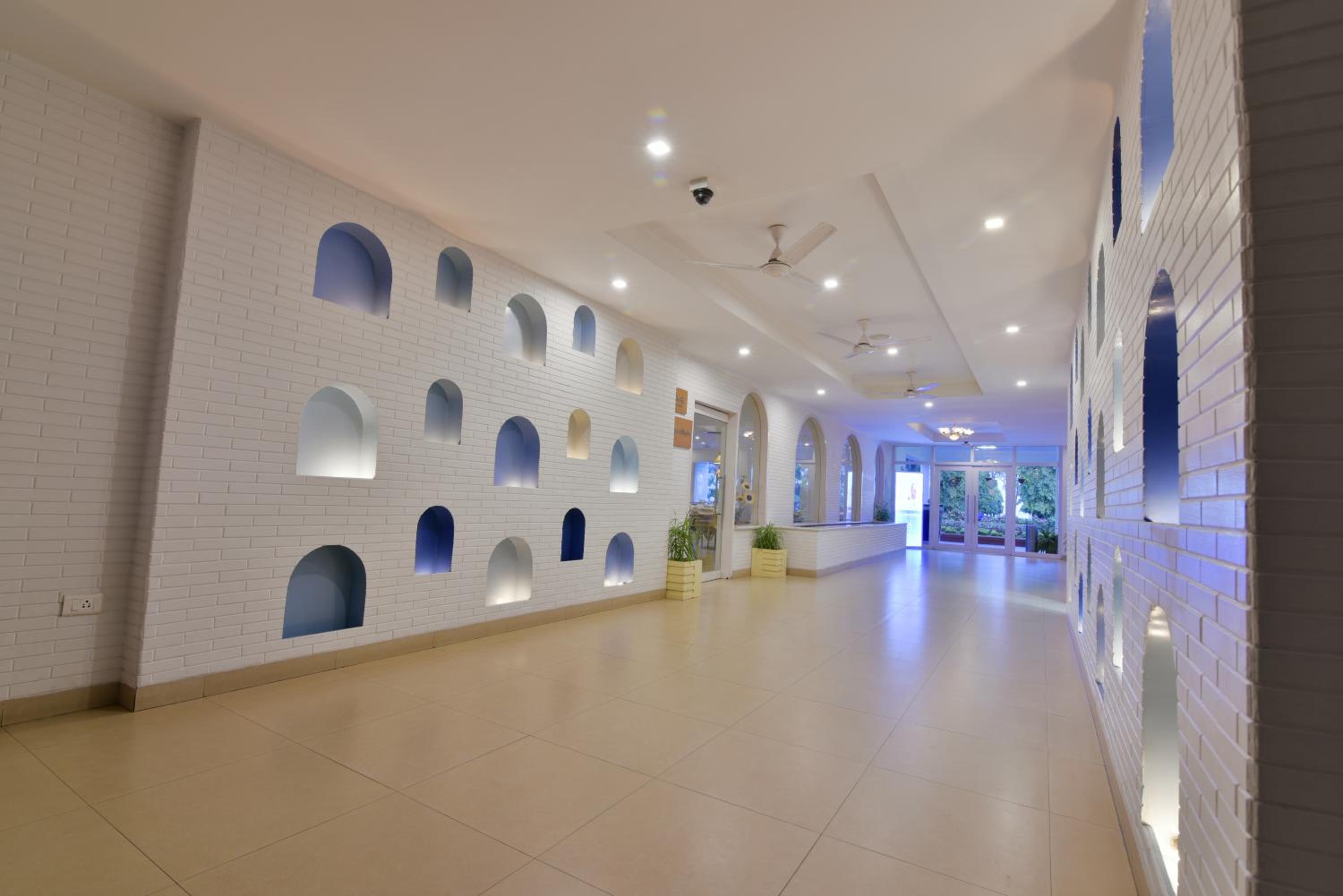 Lobby & Reception